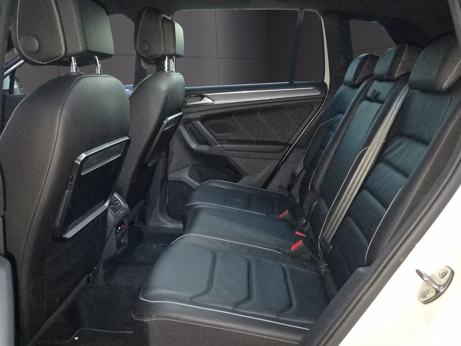 VW Tiguan 2.0 TDI SCR Highline 4Motion DSG-image-9