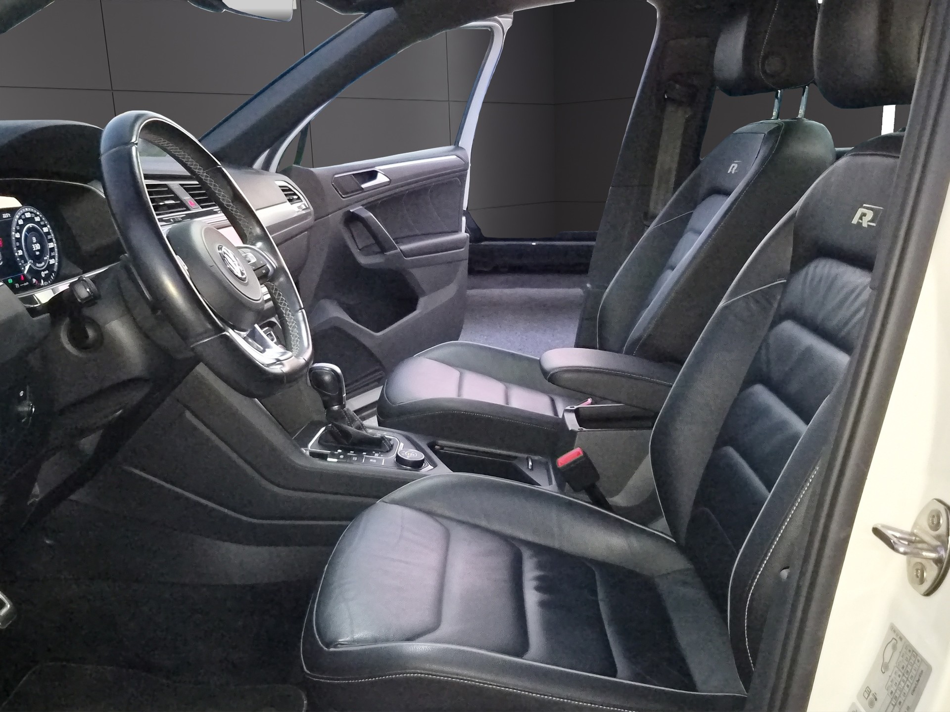 VW Tiguan 2.0 TDI SCR Highline 4Motion DSG-image-8