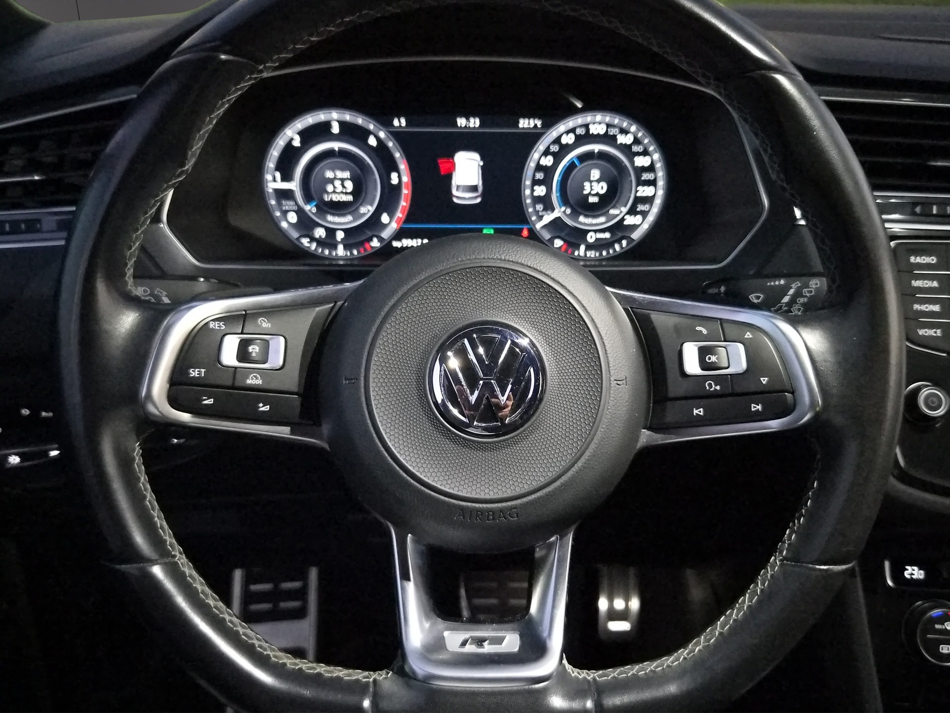 VW Tiguan 2.0 TDI SCR Highline 4Motion DSG-image-13