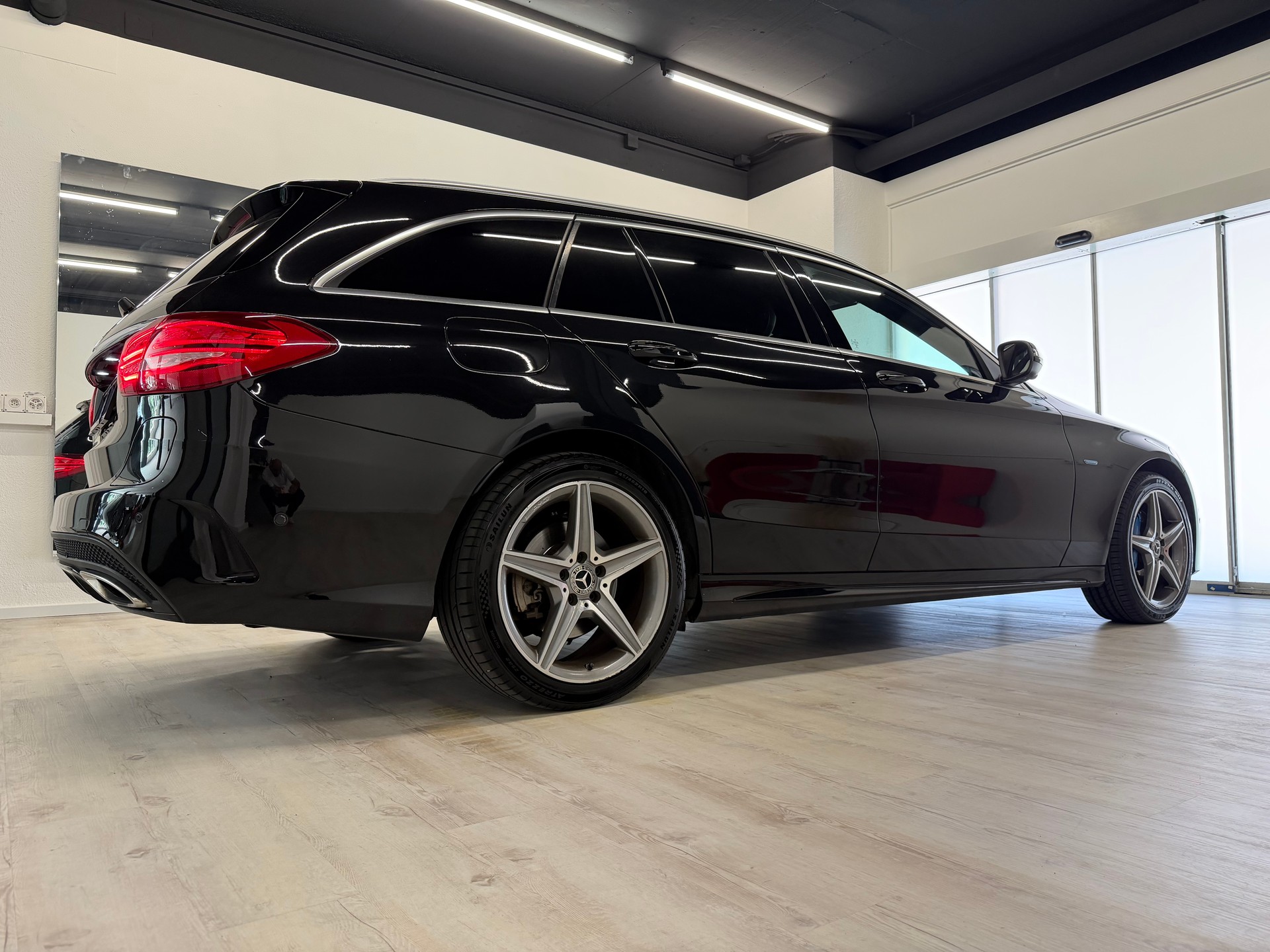MERCEDES-BENZ C 350 e AMG Line 7G-Tronic-image-10