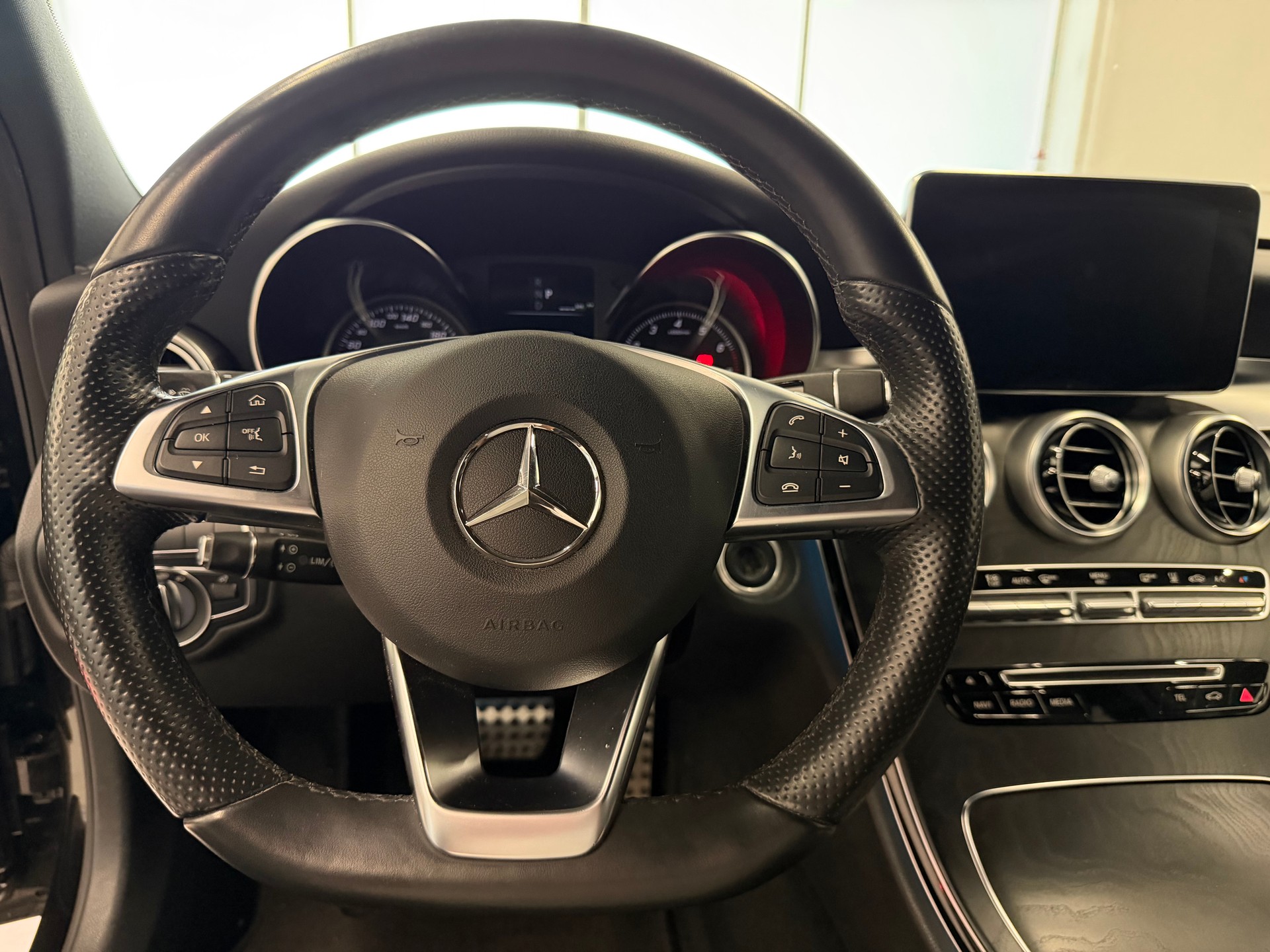 MERCEDES-BENZ C 350 e AMG Line 7G-Tronic-image-23