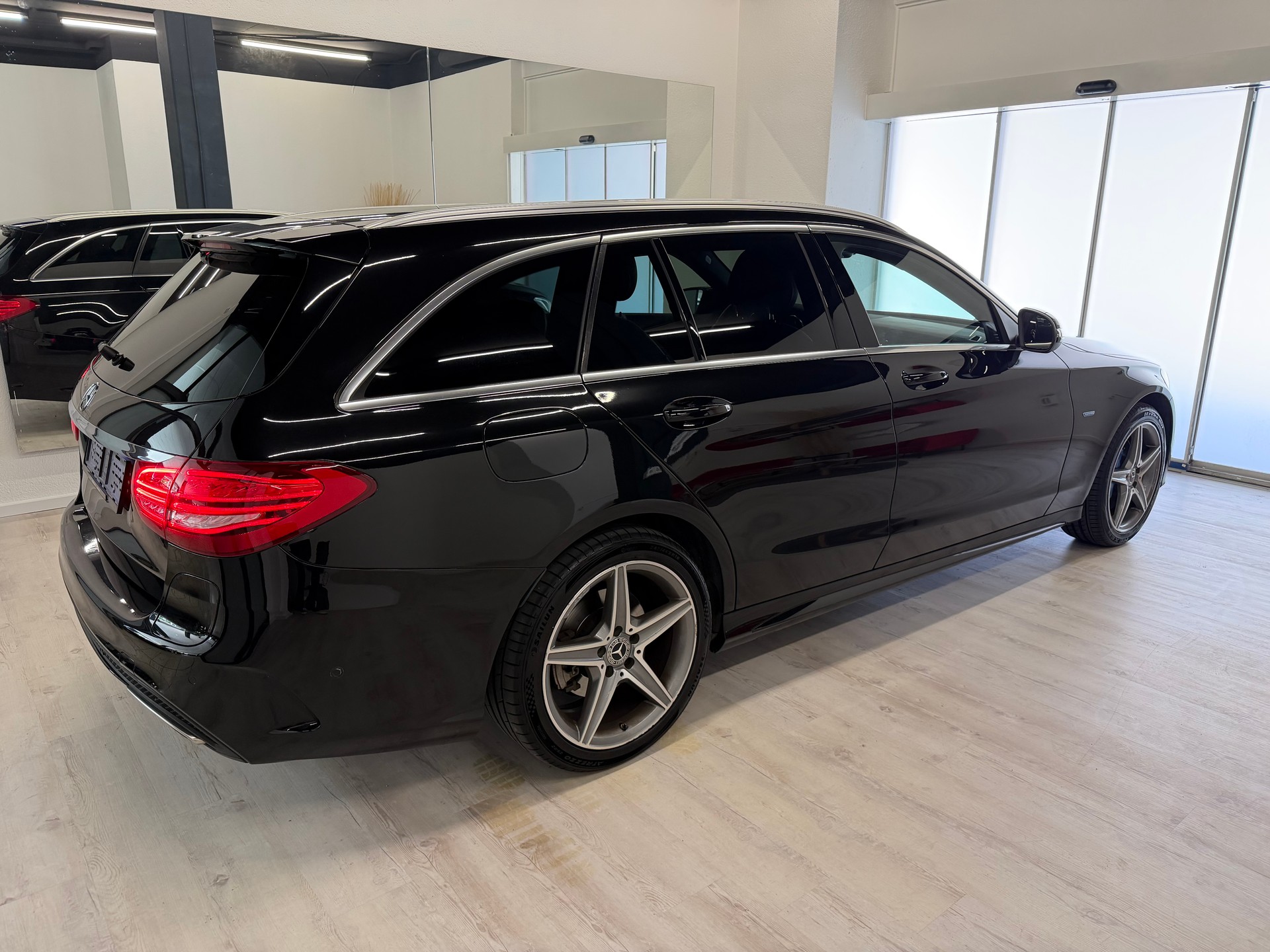 MERCEDES-BENZ C 350 e AMG Line 7G-Tronic-image-9