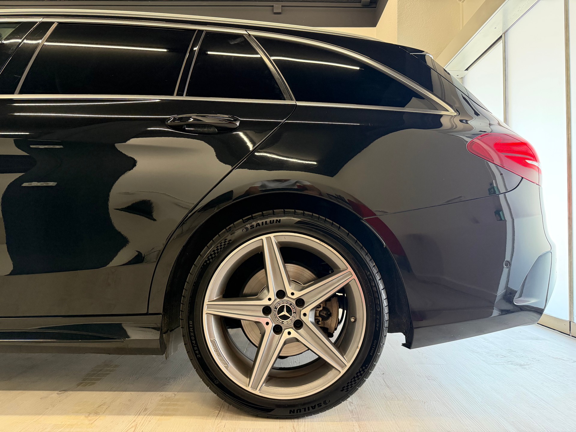 MERCEDES-BENZ C 350 e AMG Line 7G-Tronic-image-14