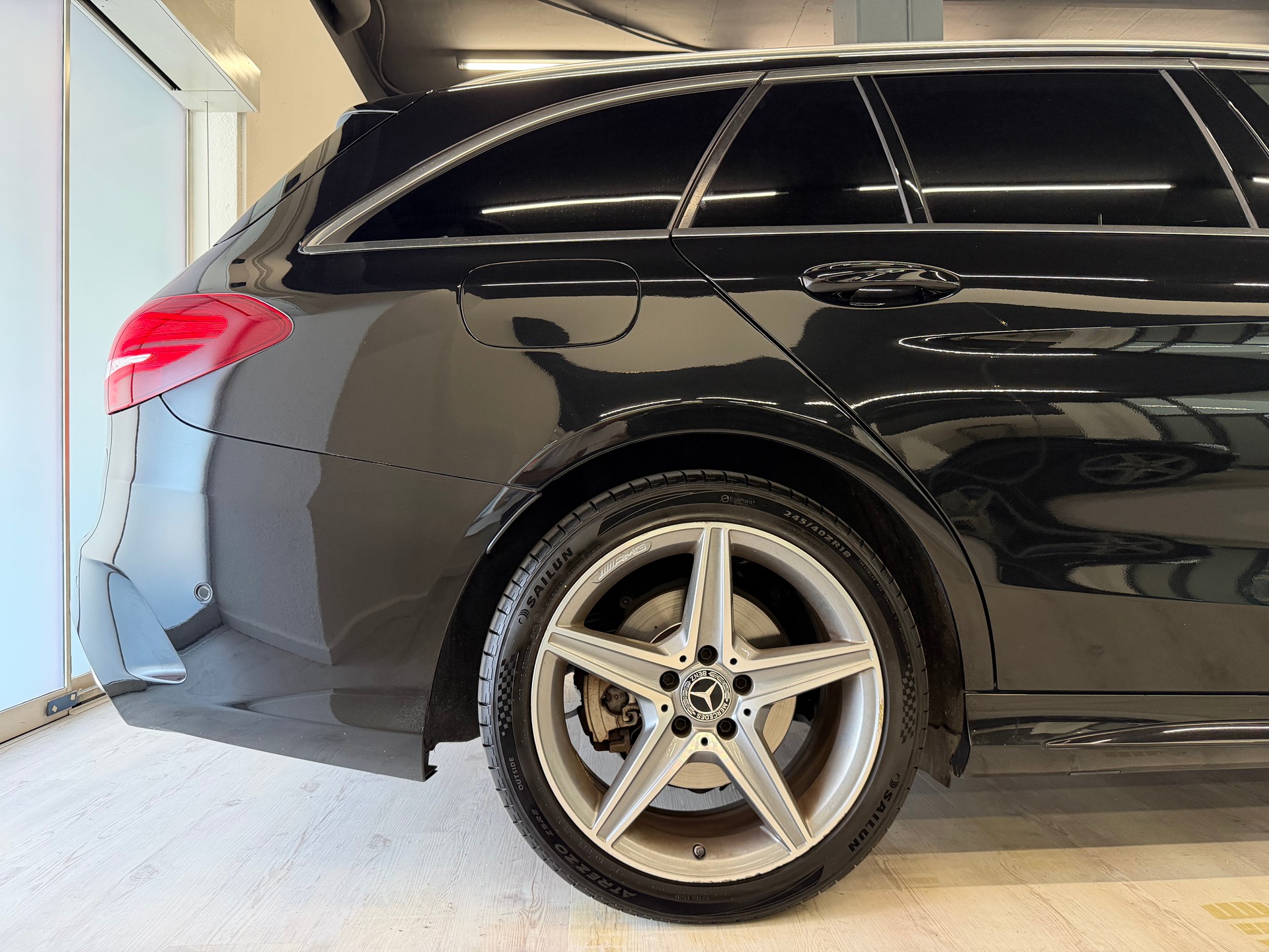 MERCEDES-BENZ C 350 e AMG Line 7G-Tronic-image-13