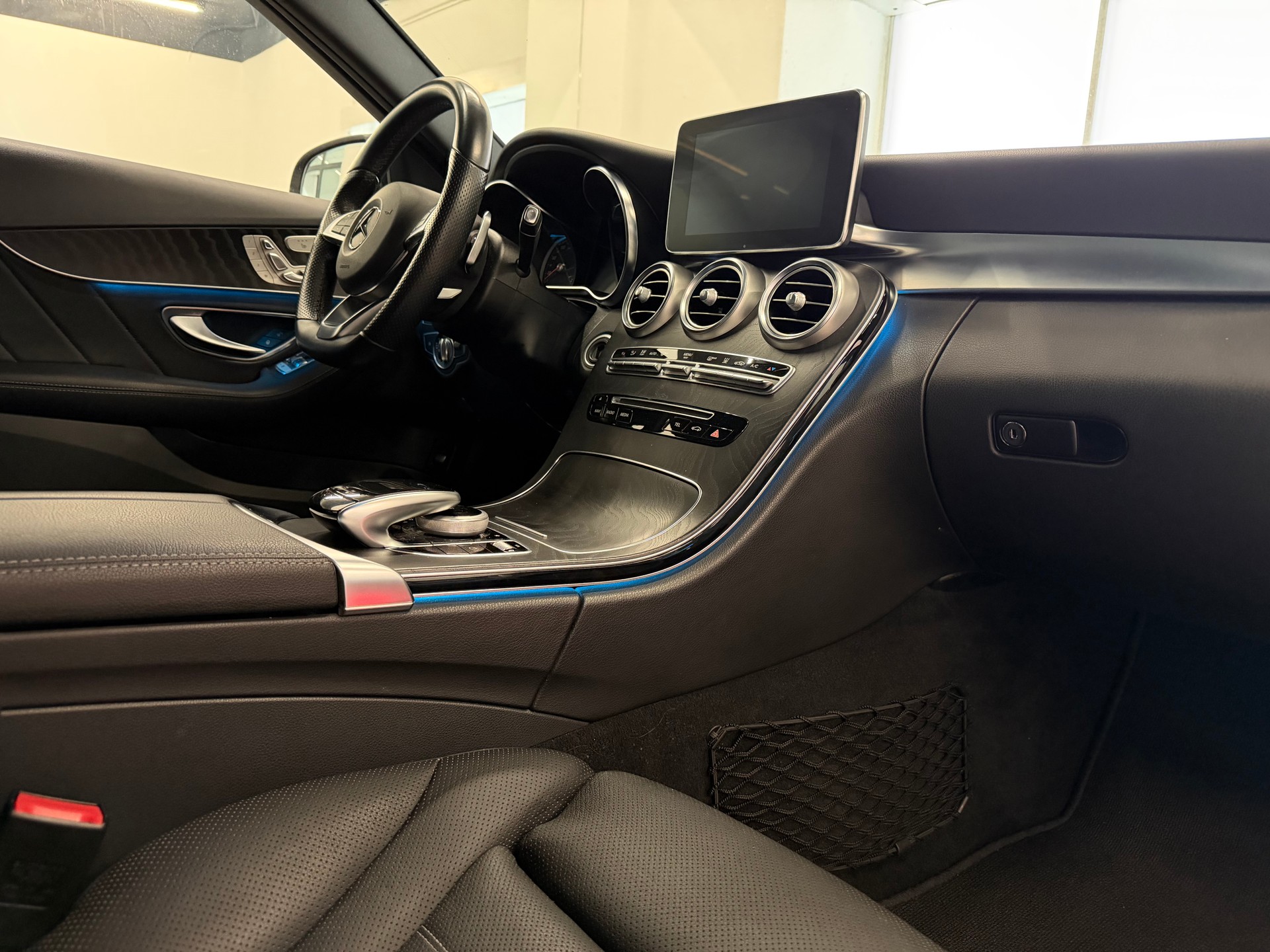 MERCEDES-BENZ C 350 e AMG Line 7G-Tronic-image-28