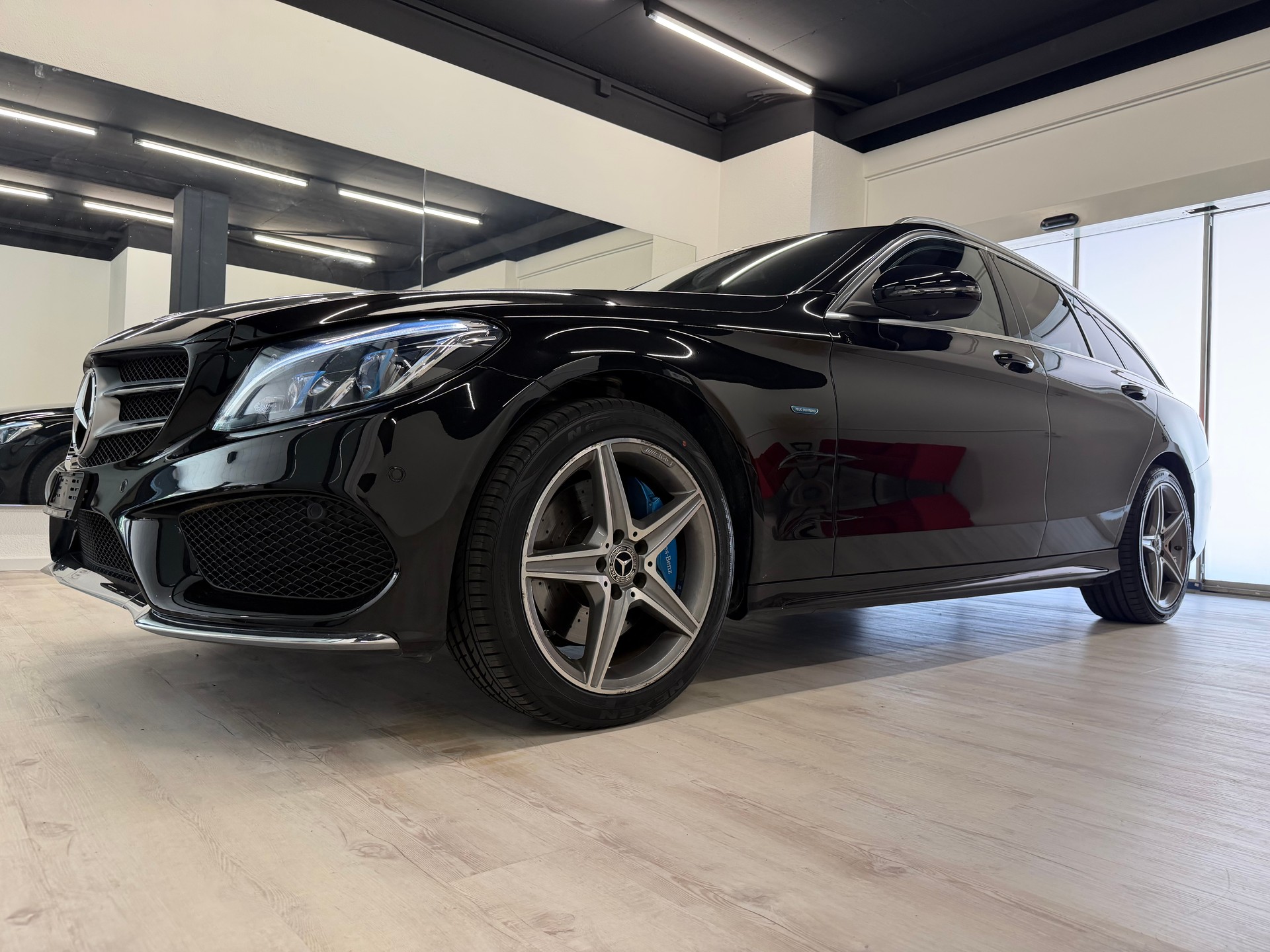 MERCEDES-BENZ C 350 e AMG Line 7G-Tronic-showroom-element-3