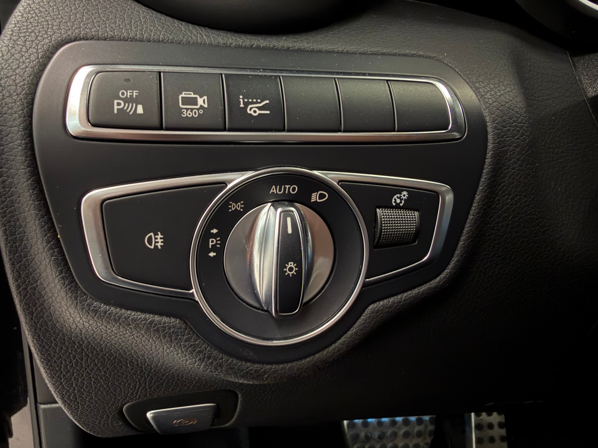 MERCEDES-BENZ C 350 e AMG Line 7G-Tronic-image-25