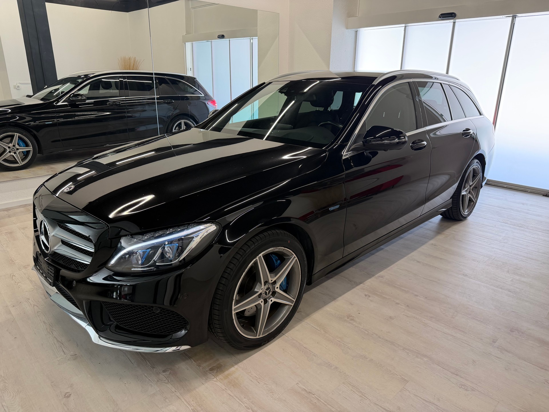 MERCEDES-BENZ C 350 e AMG Line 7G-Tronic
