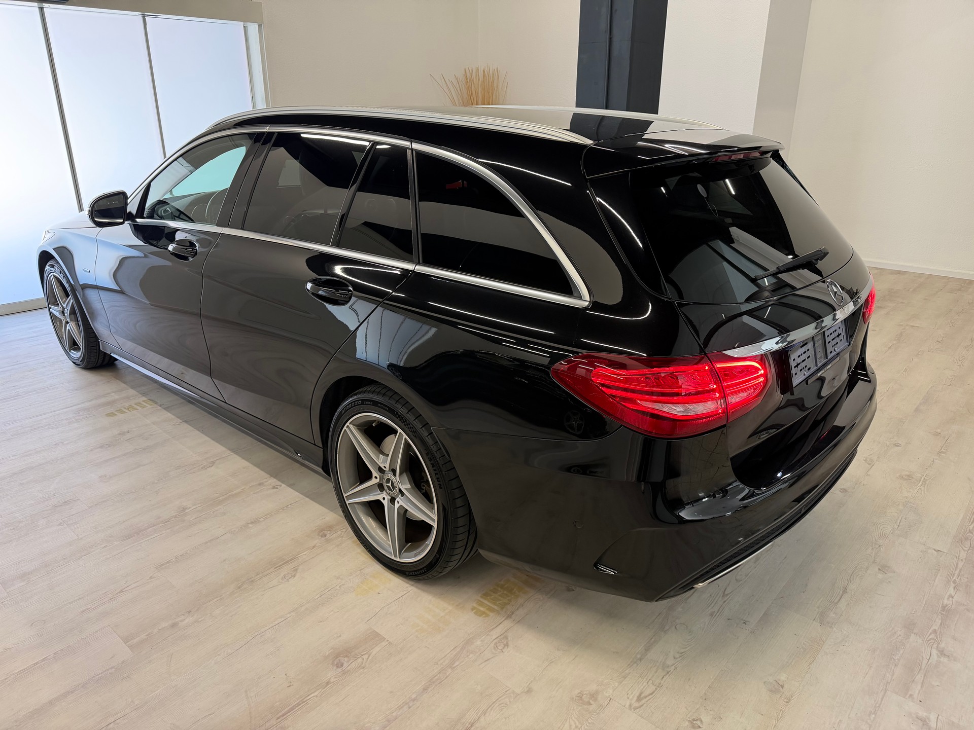 MERCEDES-BENZ C 350 e AMG Line 7G-Tronic-image-11