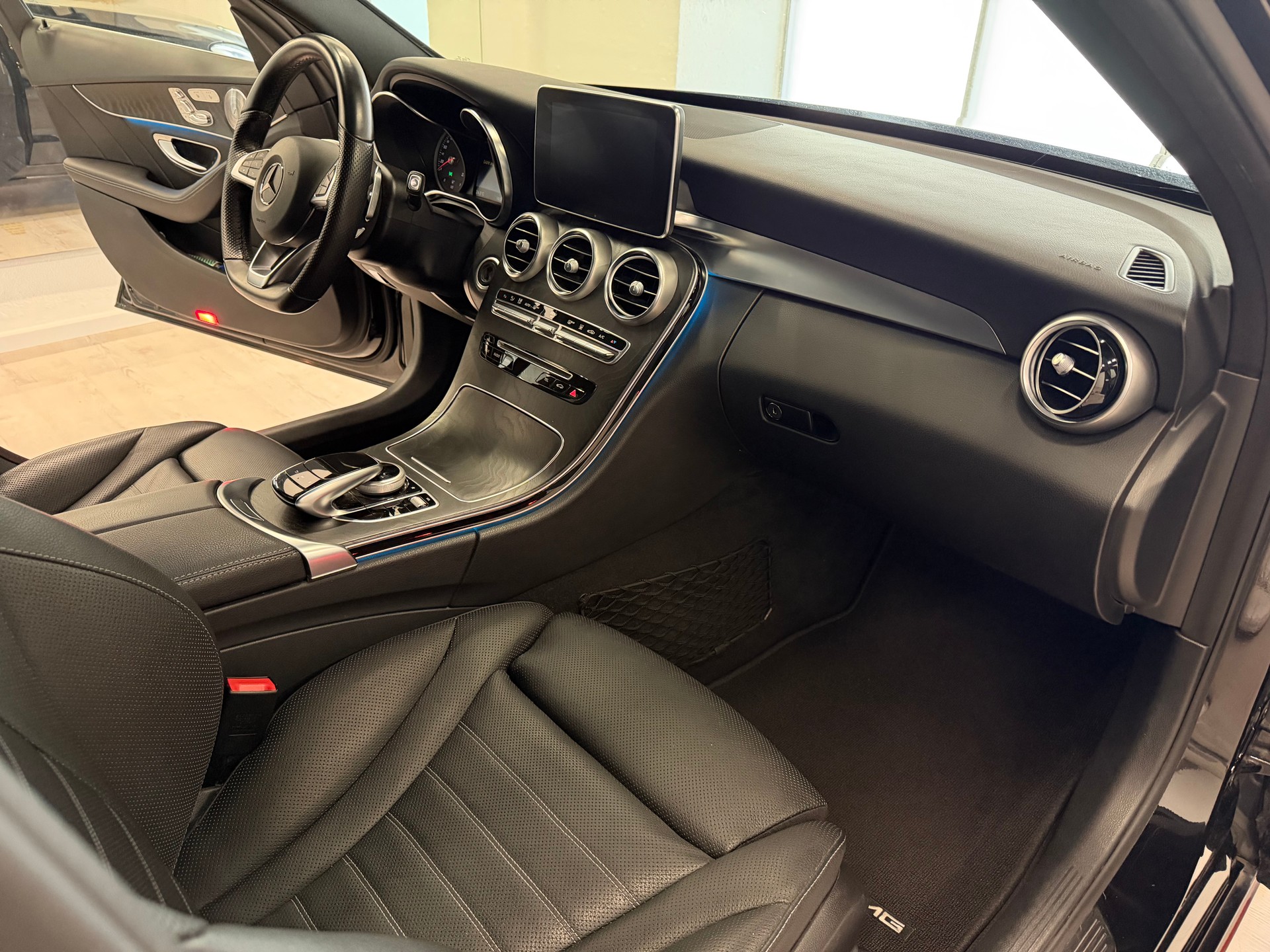 MERCEDES-BENZ C 350 e AMG Line 7G-Tronic-image-19
