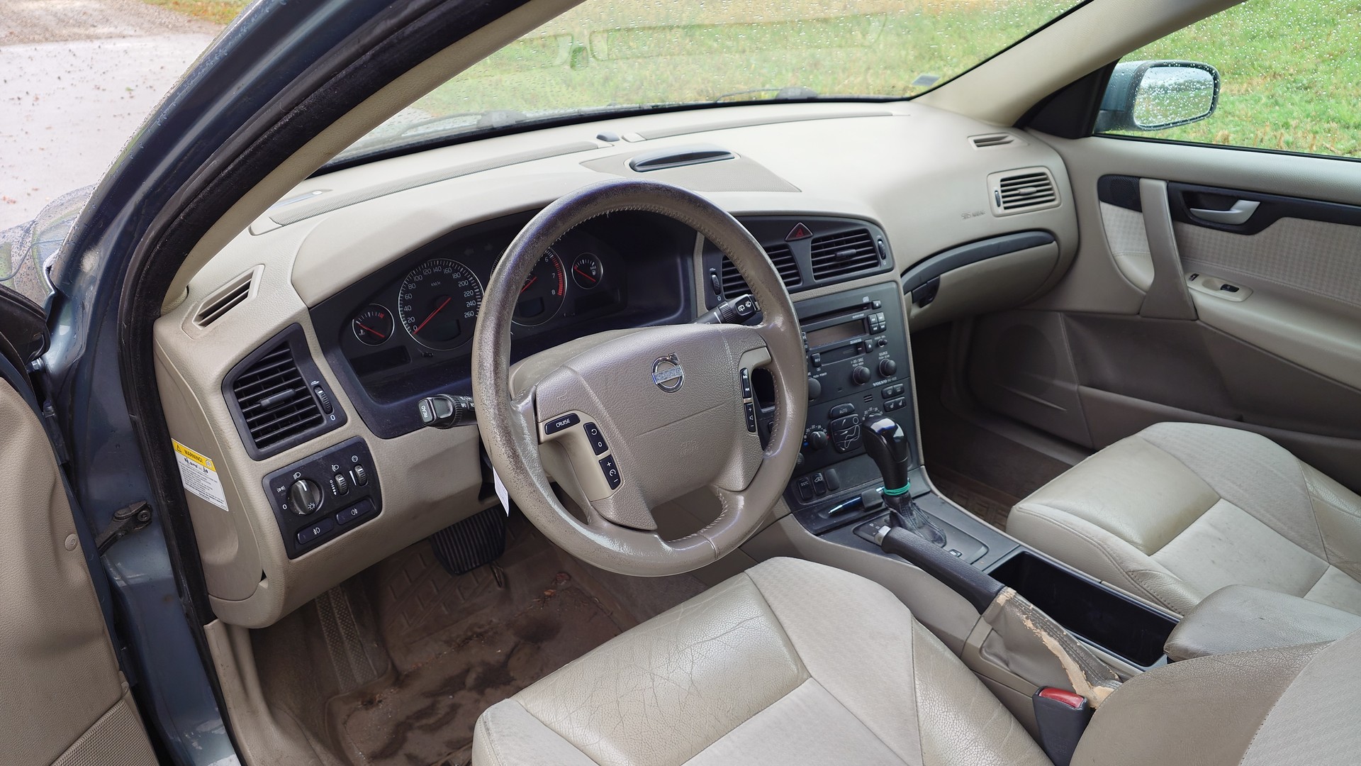 VOLVO V70 2.5T AWD-image-9