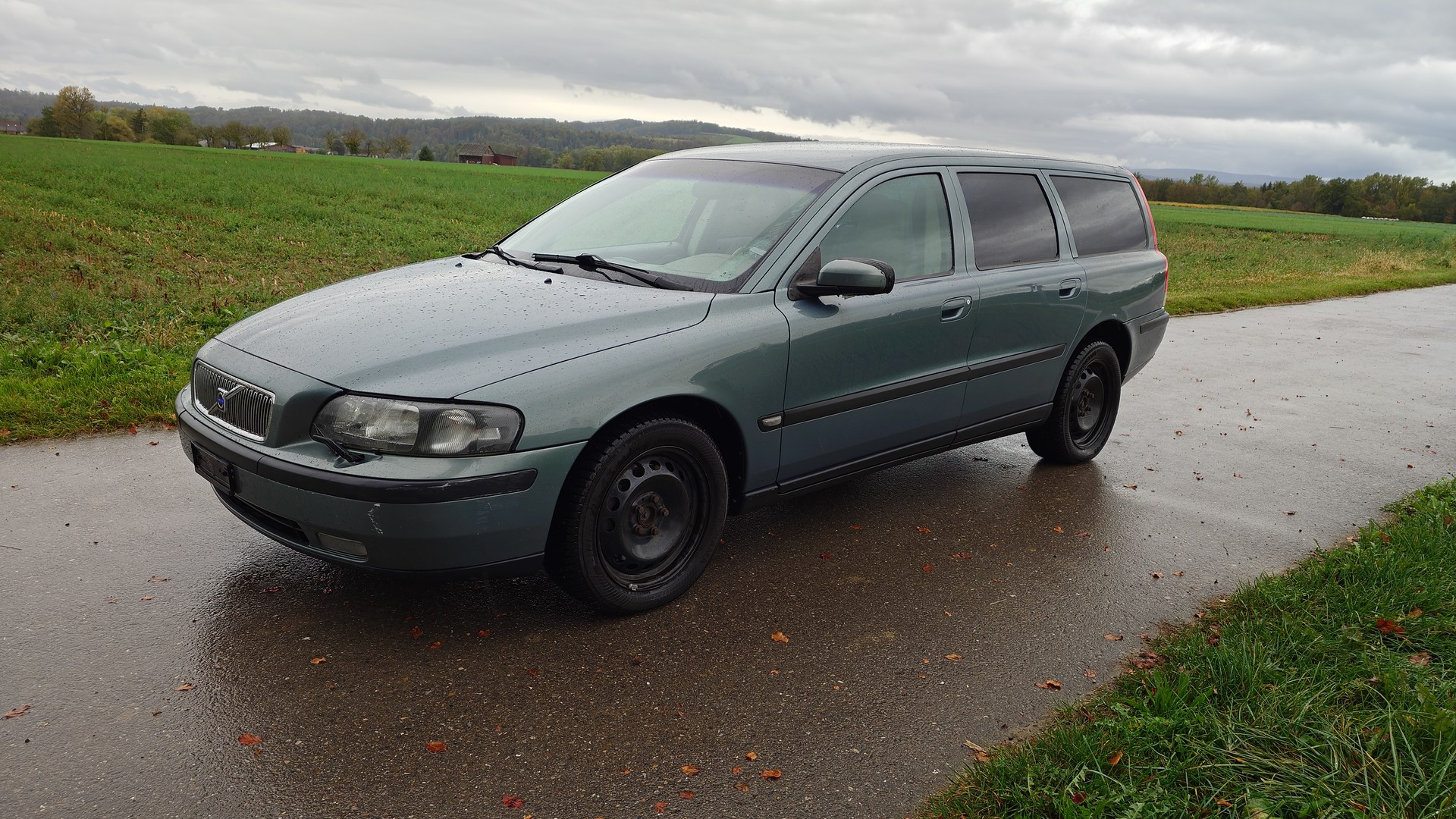 VOLVO V70 2.5T AWD-image-0