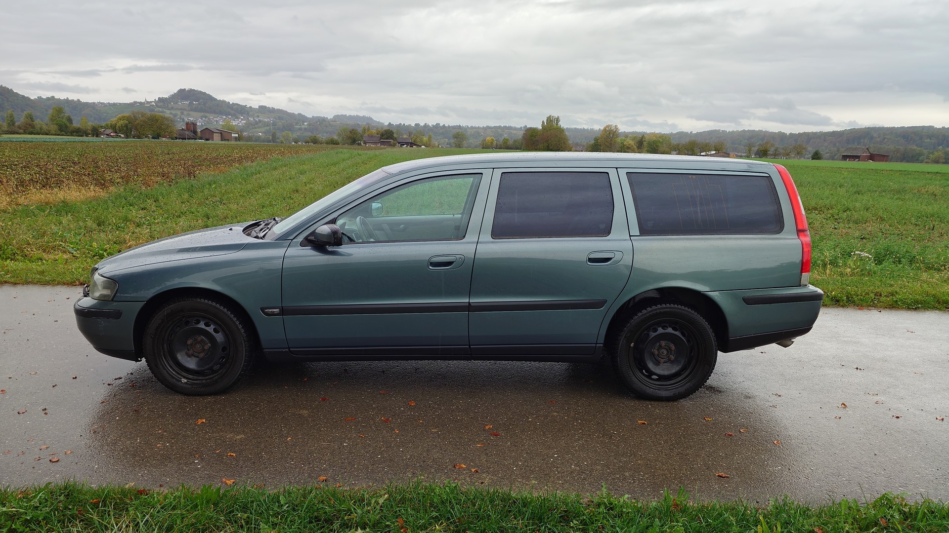 VOLVO V70 2.5T AWD-image-1