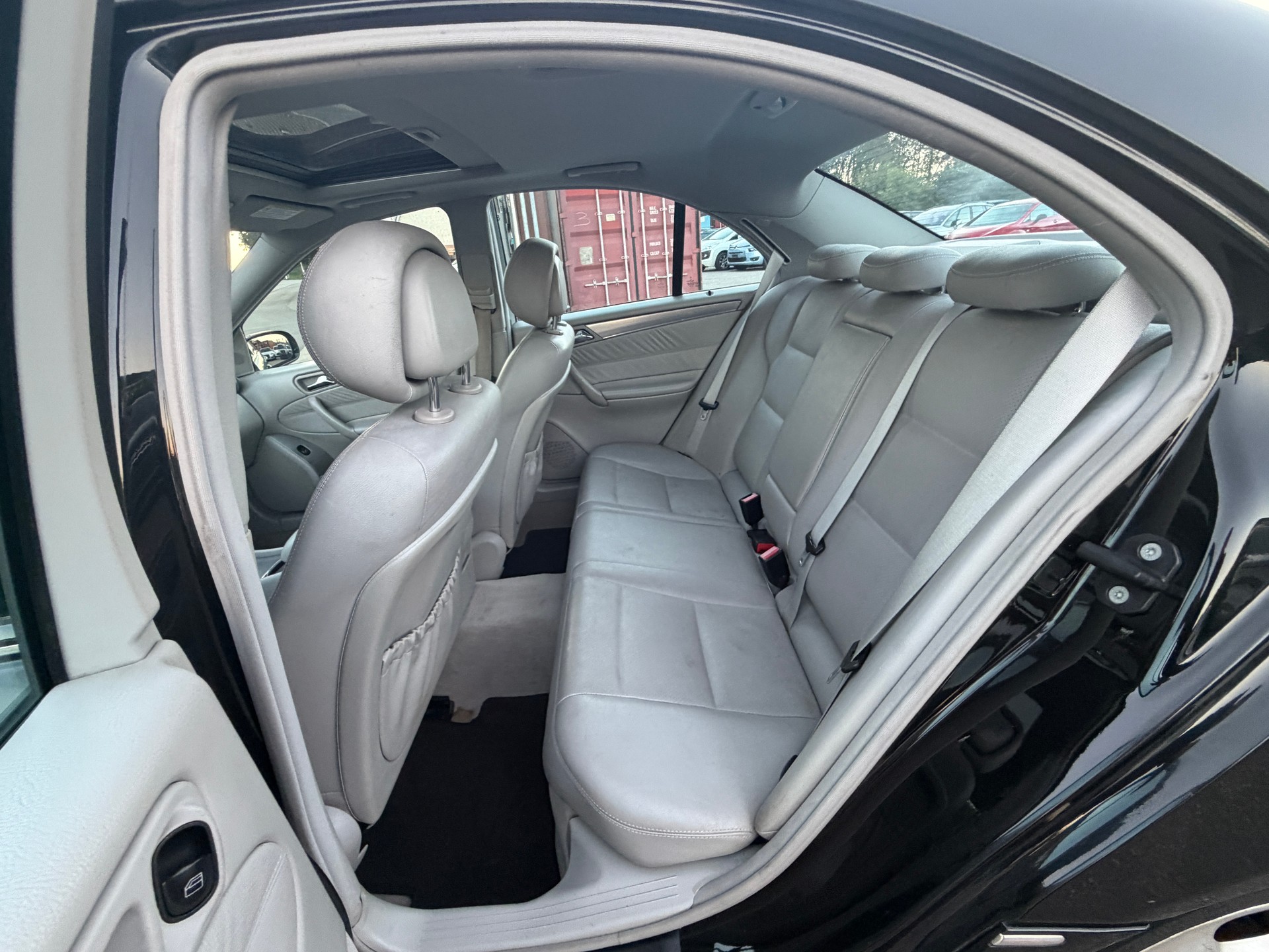 MERCEDES-BENZ C 350 Avantgarde 4Matic Automatic-image-9