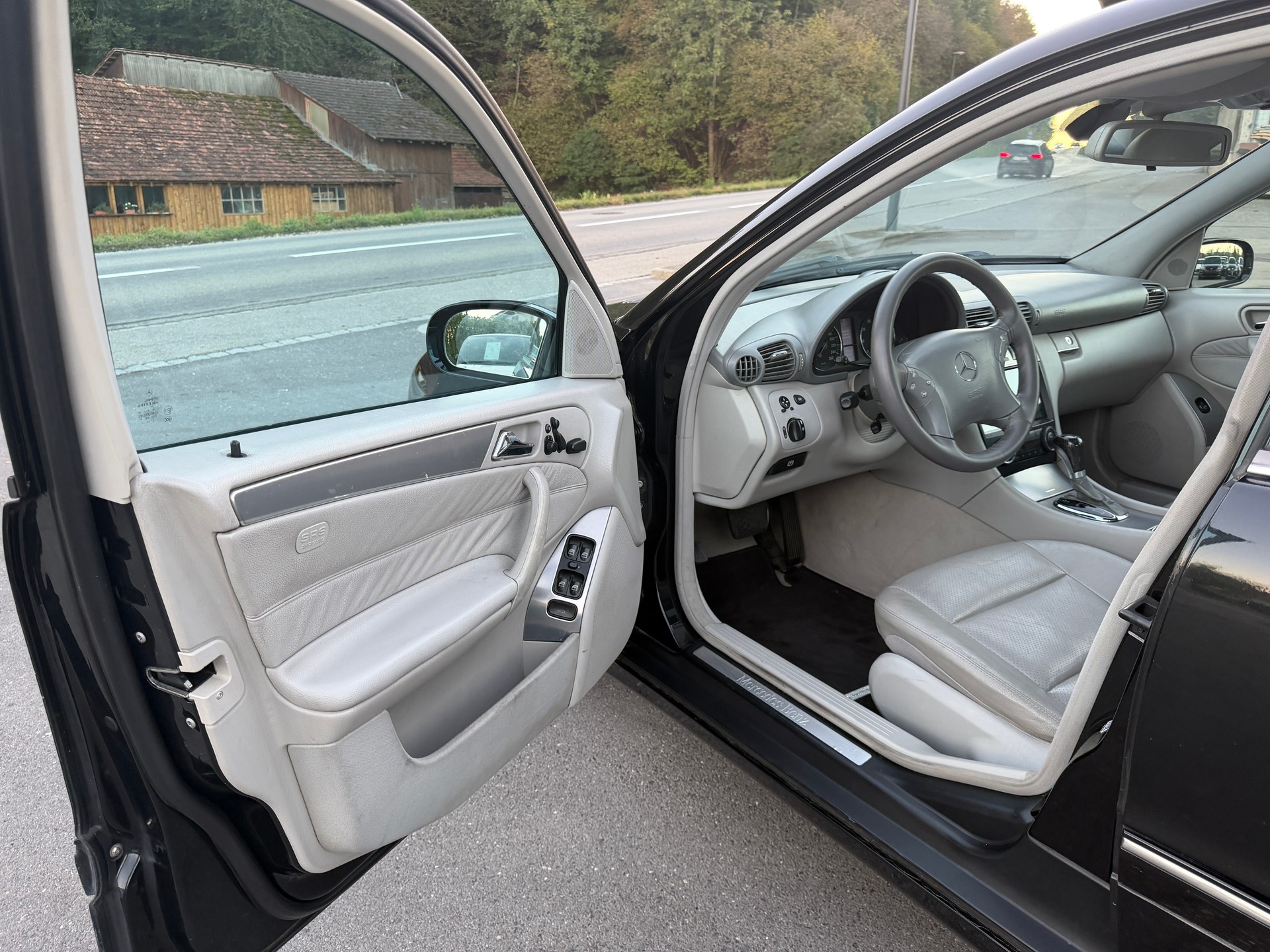 MERCEDES-BENZ C 350 Avantgarde 4Matic Automatic-image-7