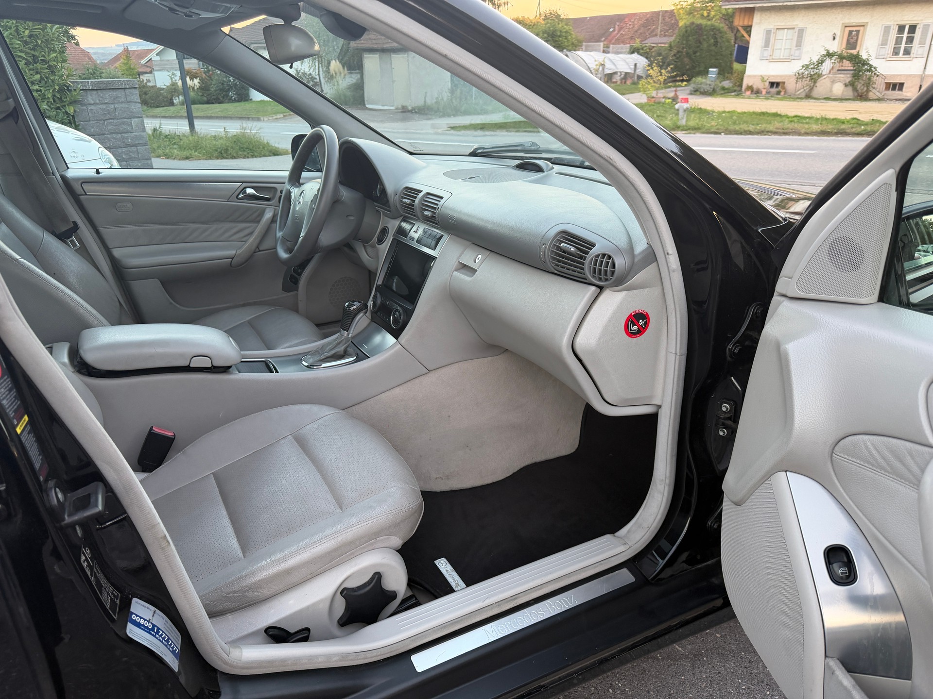 MERCEDES-BENZ C 350 Avantgarde 4Matic Automatic-image-10