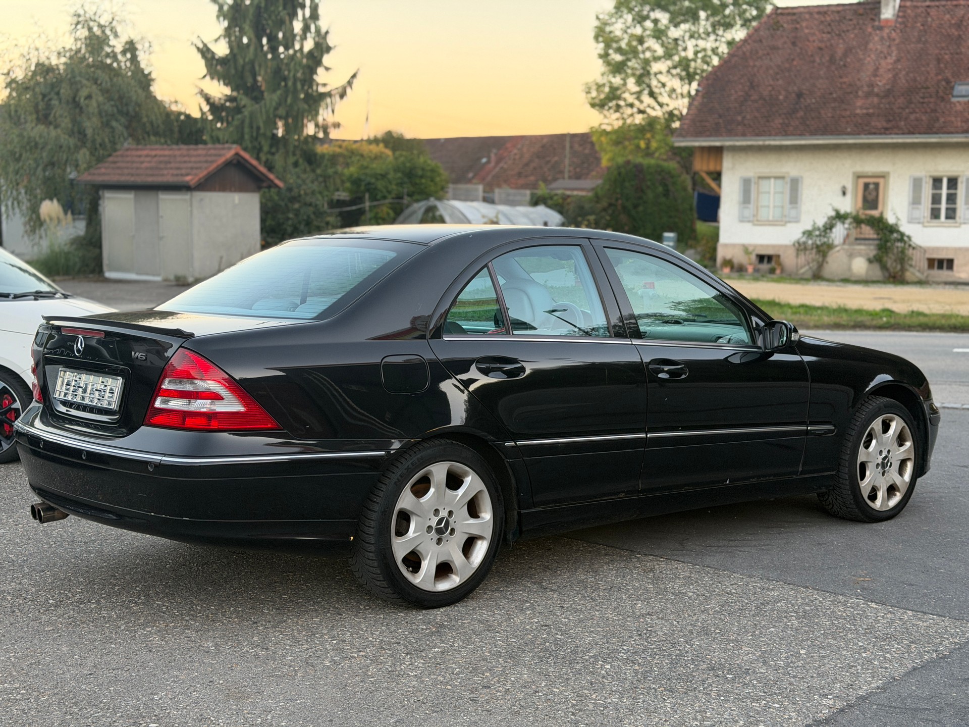 MERCEDES-BENZ C 350 Avantgarde 4Matic Automatic-image-2