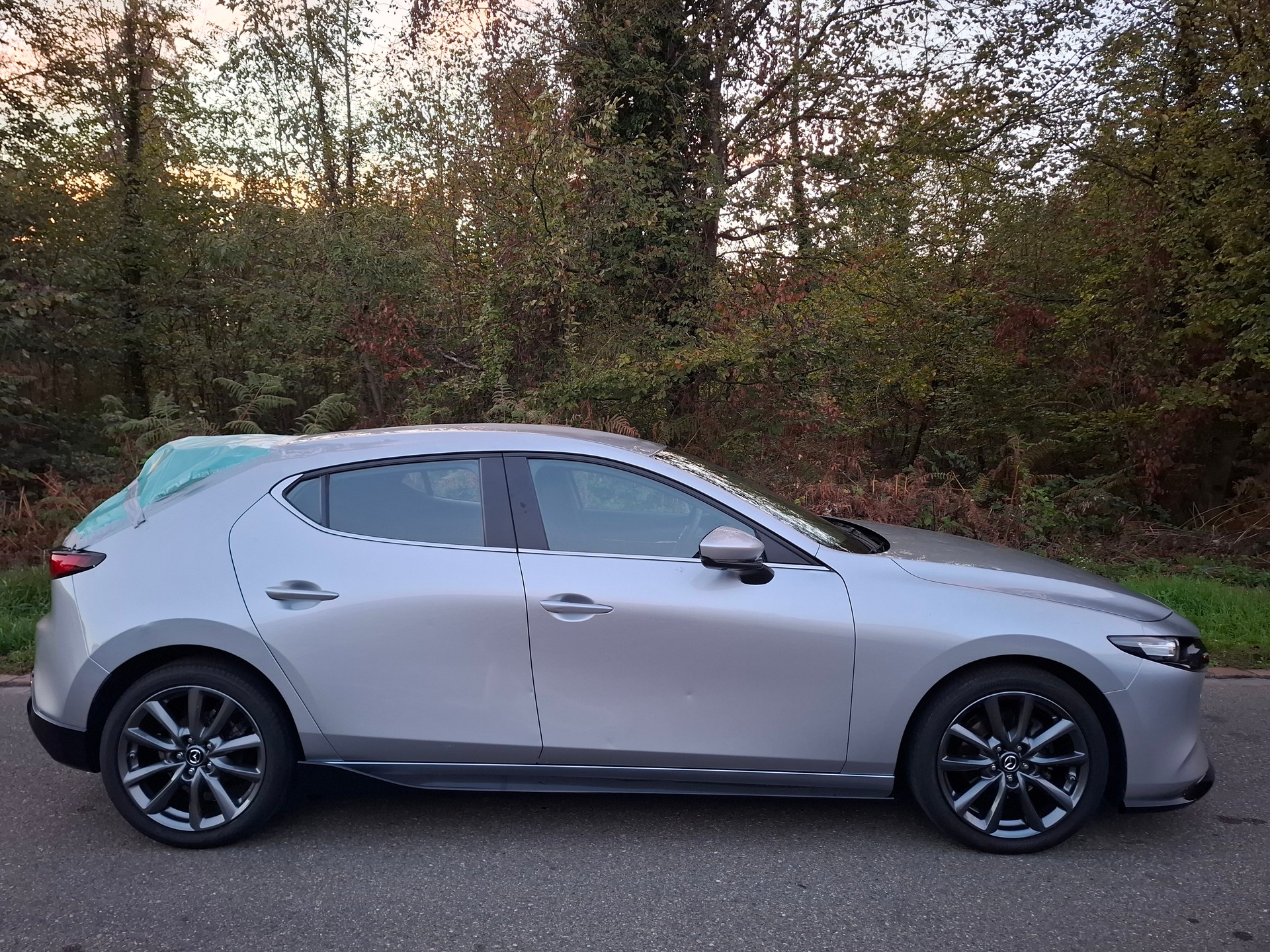 MAZDA 3 Hatchback SKYACTIV-X M Hybrid 186 Ambition Plus-image-2