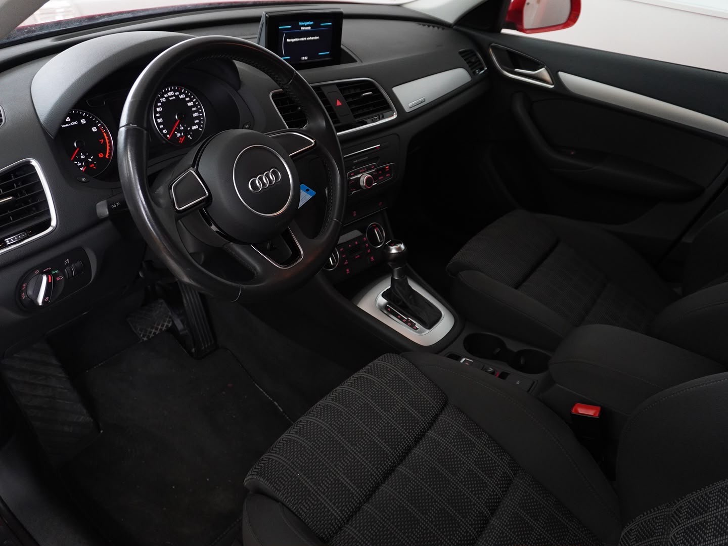 AUDI Q3 2.0 TFSI sport quattro S-tronic-image-2