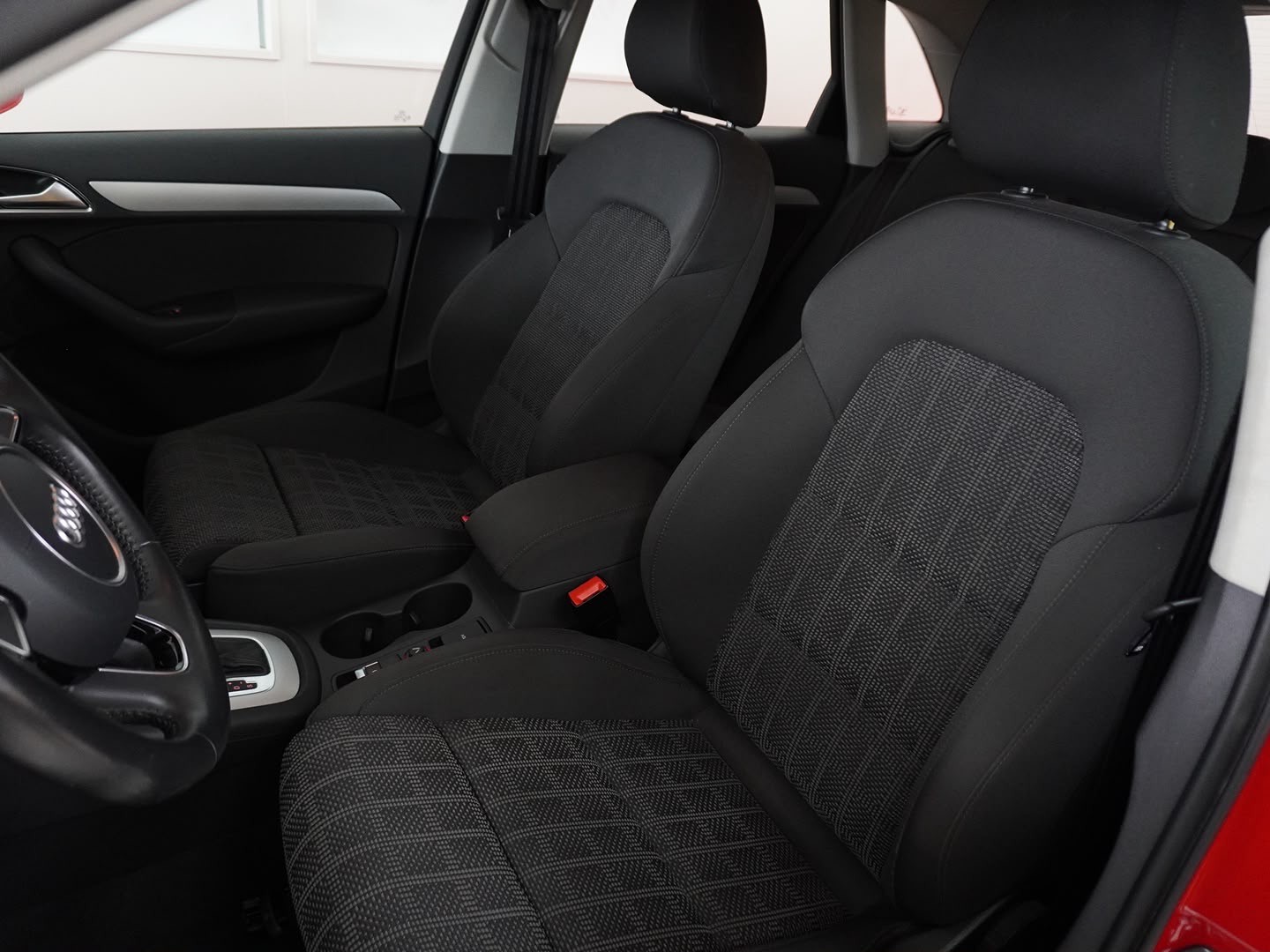 AUDI Q3 2.0 TFSI sport quattro S-tronic-image-4