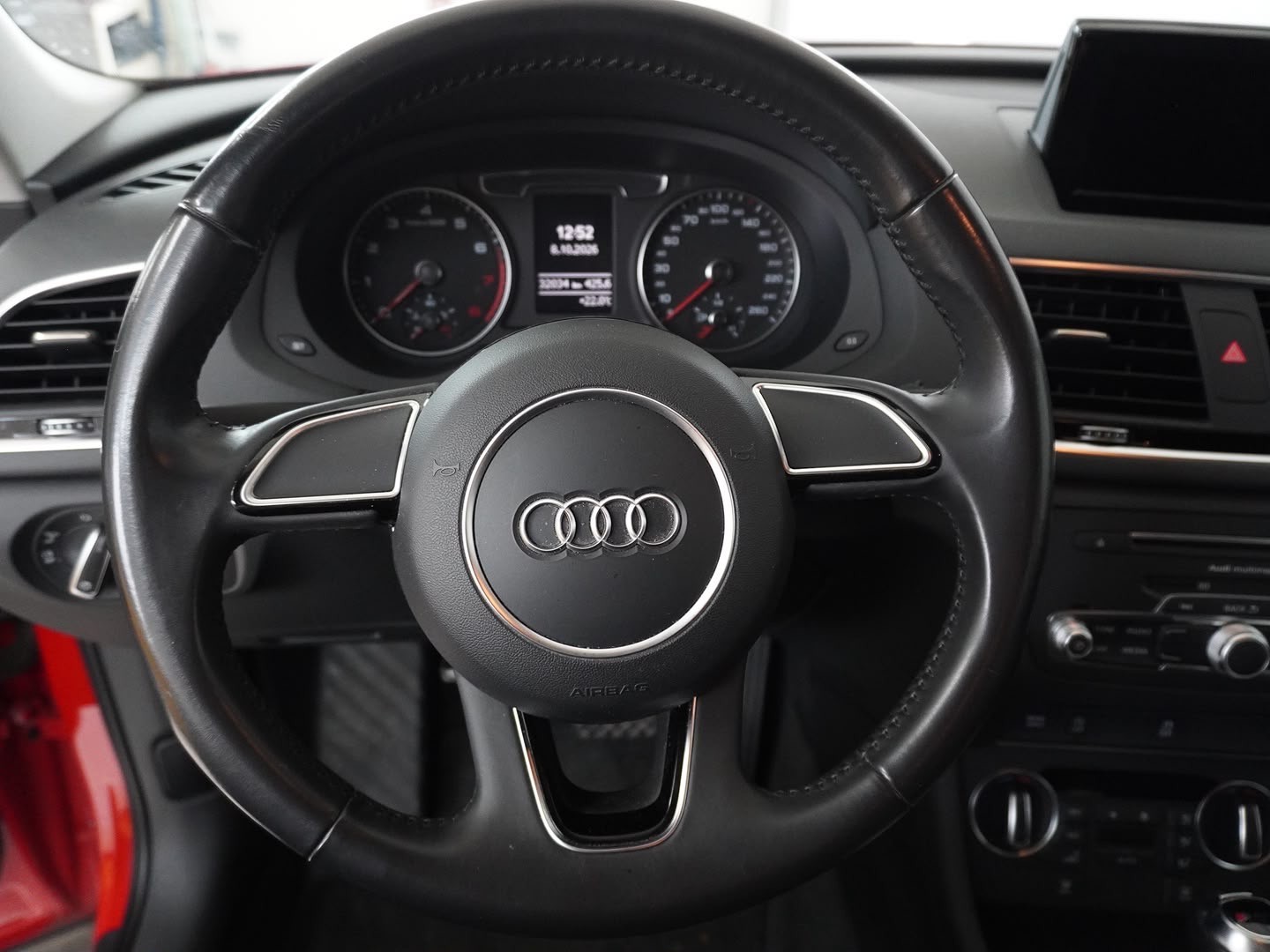 AUDI Q3 2.0 TFSI sport quattro S-tronic-image-8