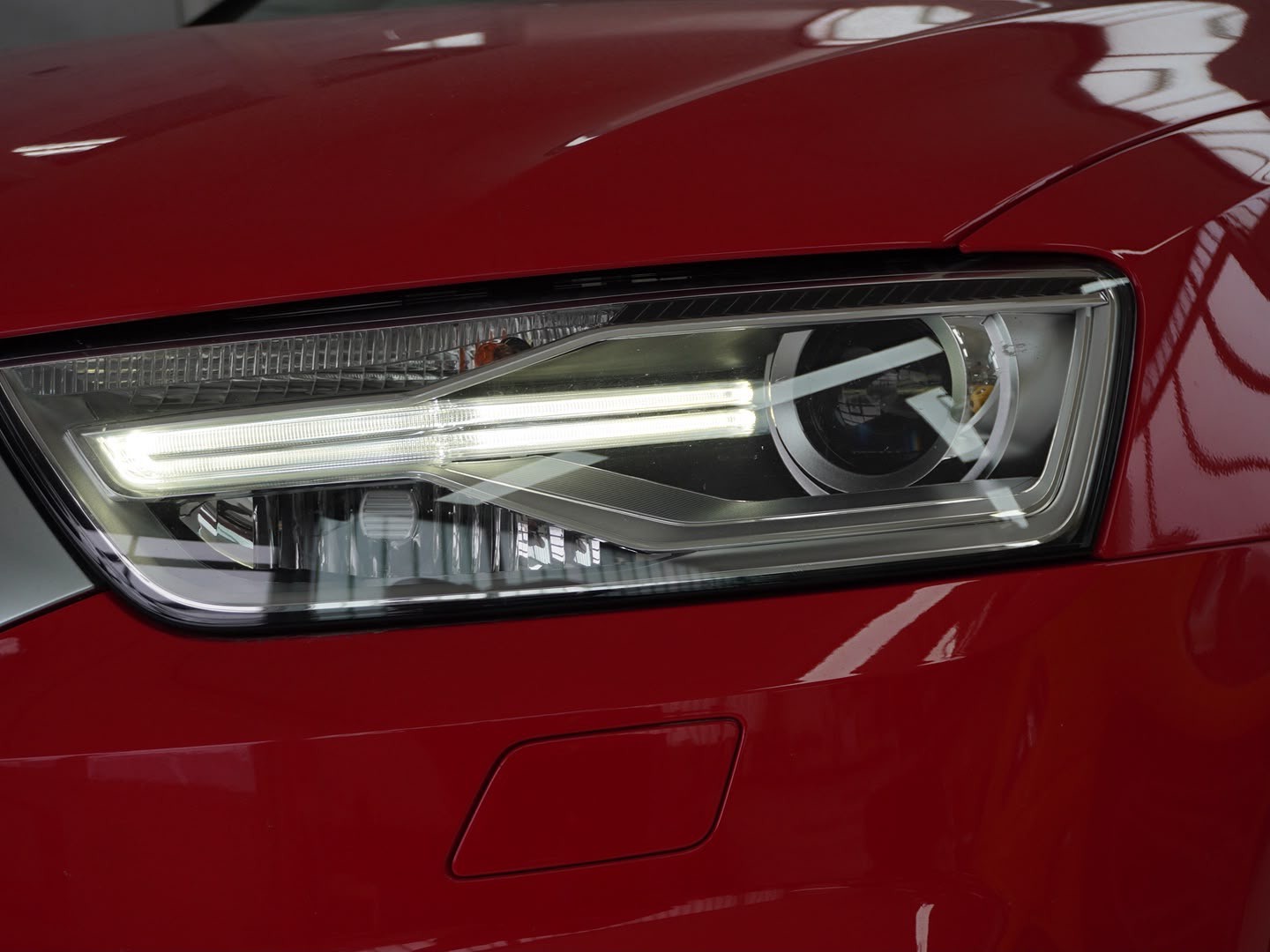 AUDI Q3 2.0 TFSI sport quattro S-tronic-image-9