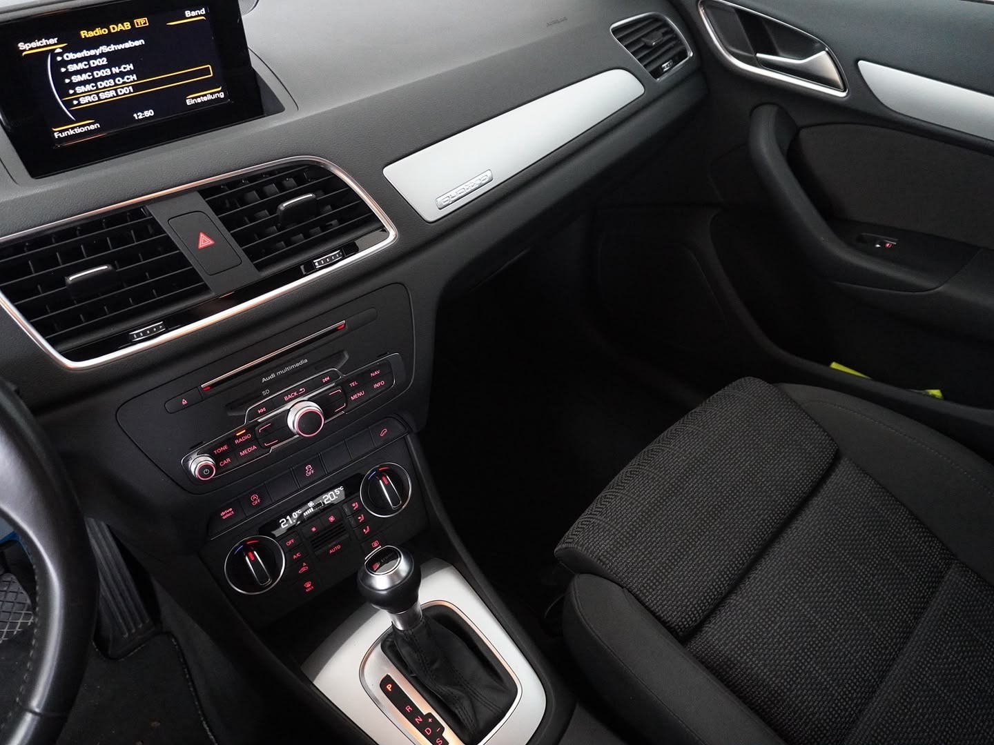 AUDI Q3 2.0 TFSI sport quattro S-tronic-image-3