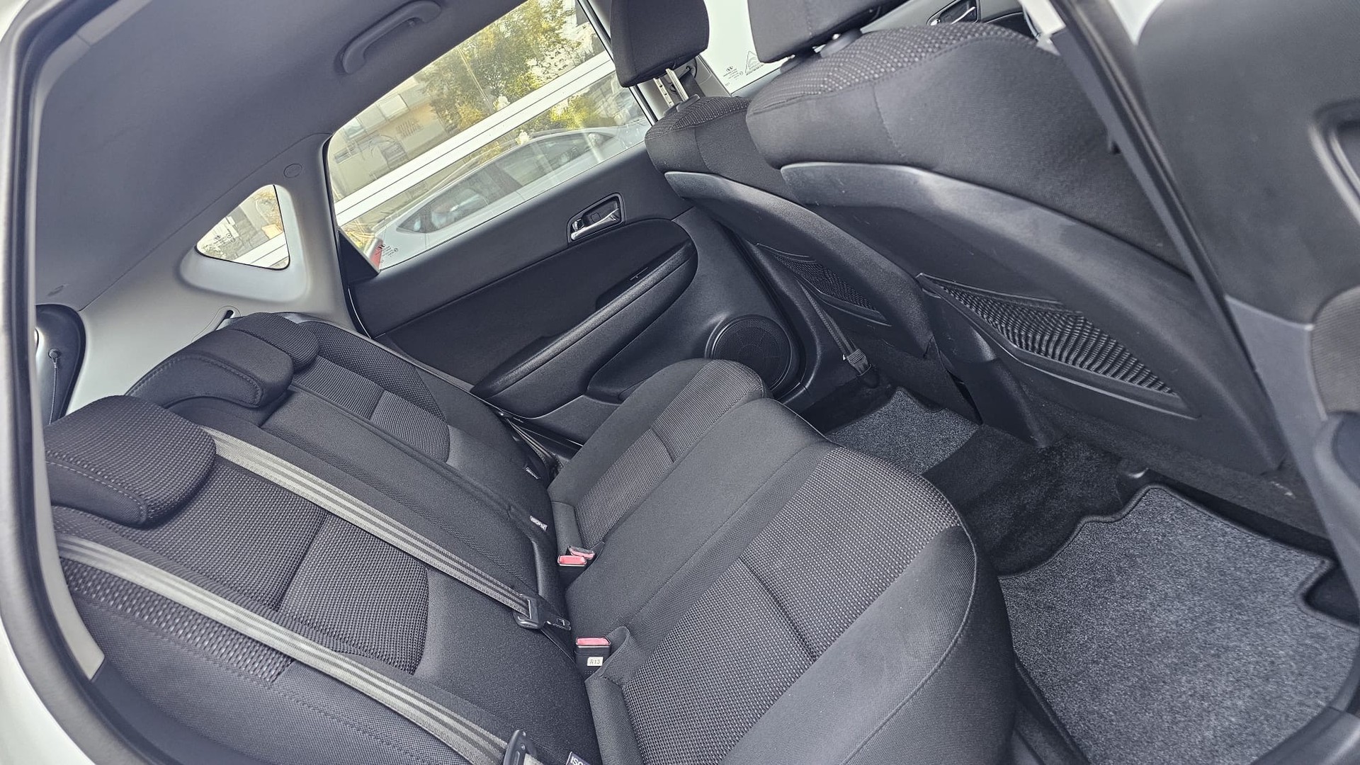 HYUNDAI i30 1.6 Style-image-9