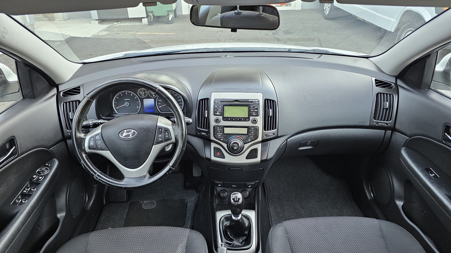 HYUNDAI i30 1.6 Style-image-11