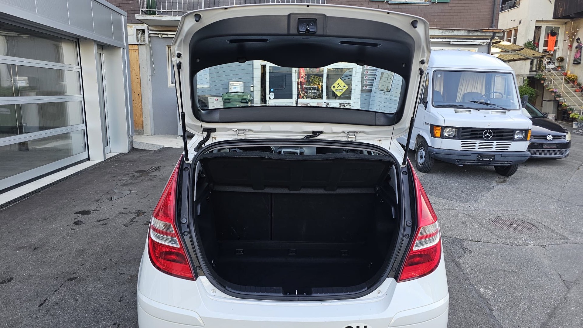 HYUNDAI i30 1.6 Style-image-8