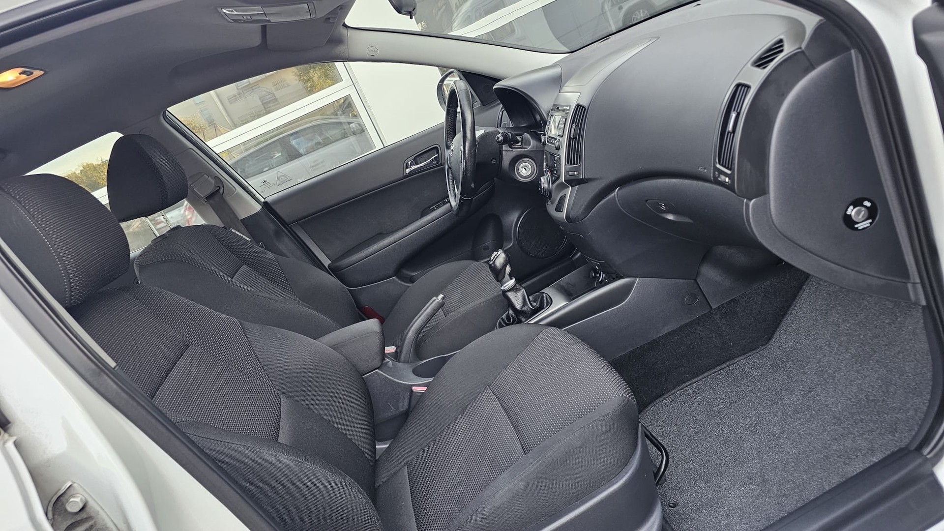 HYUNDAI i30 1.6 Style-image-10