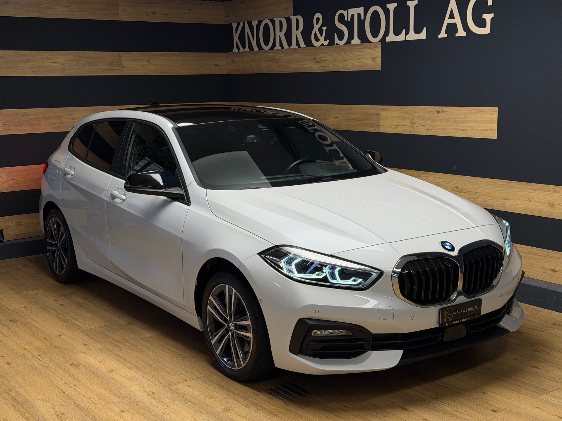 BMW 118i Pure M Sport Steptronic-image-3