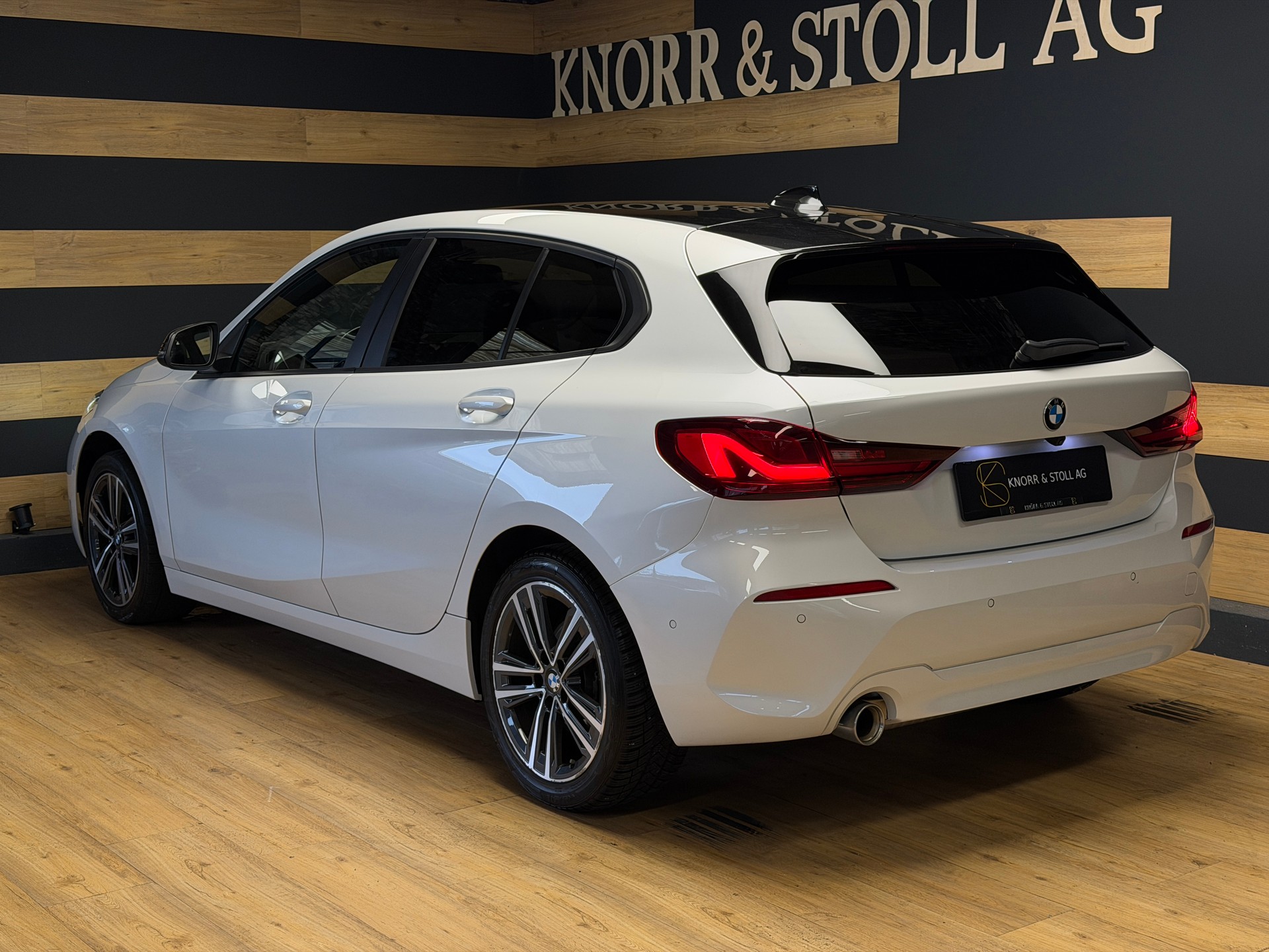 BMW 118i Pure M Sport Steptronic-image-5