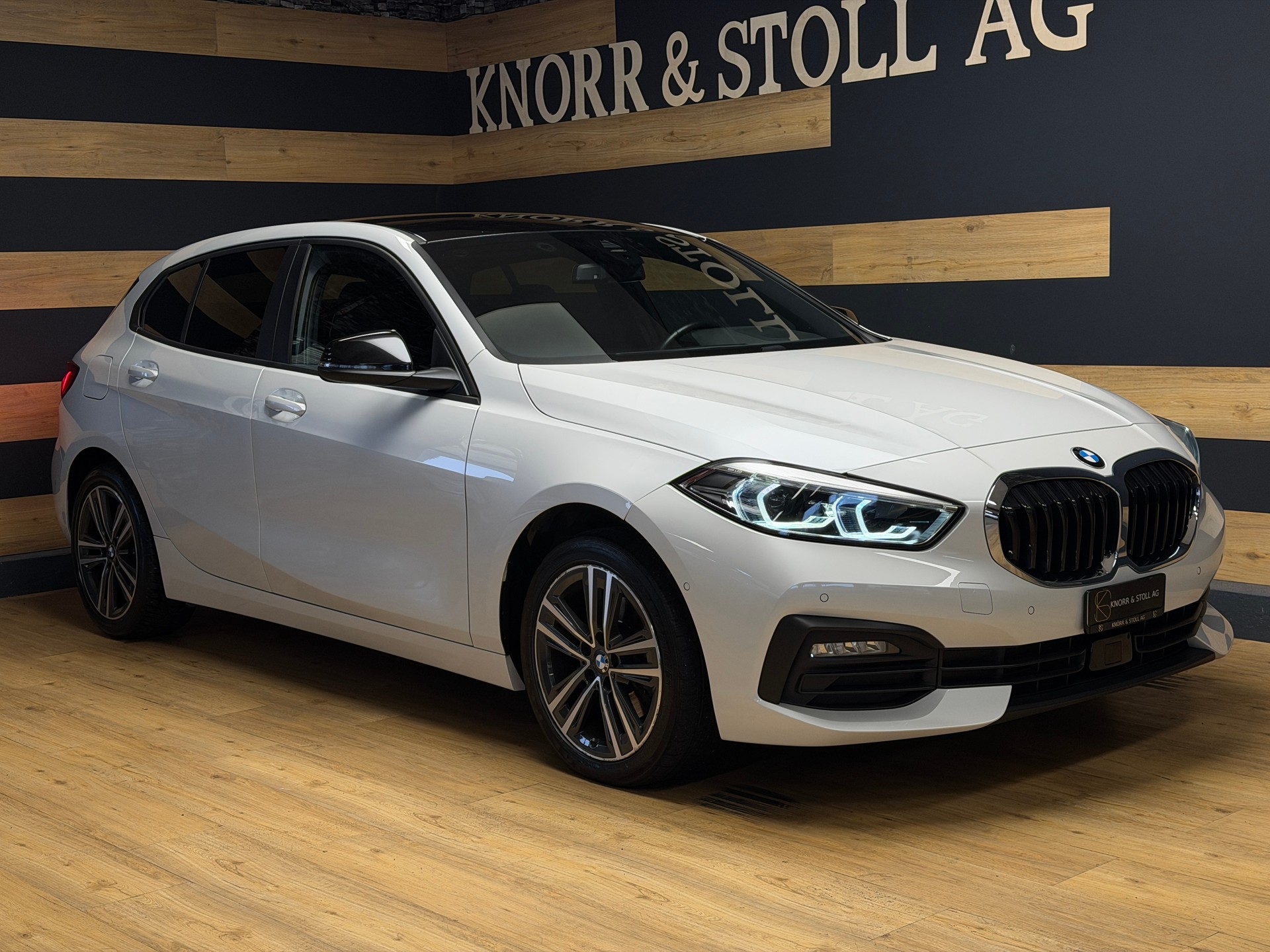 BMW 118i Pure M Sport Steptronic-image-2