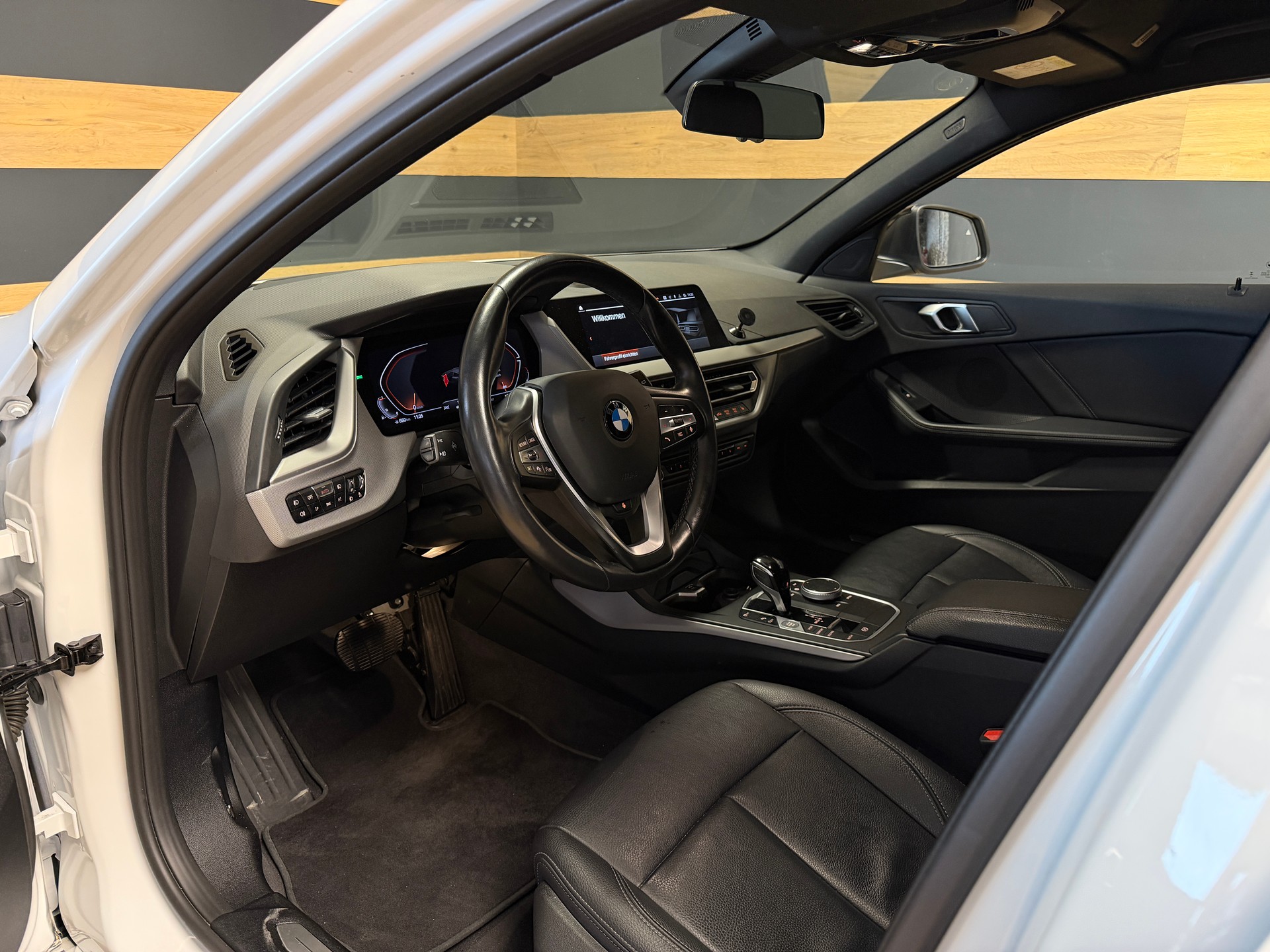 BMW 118i Pure M Sport Steptronic-image-14
