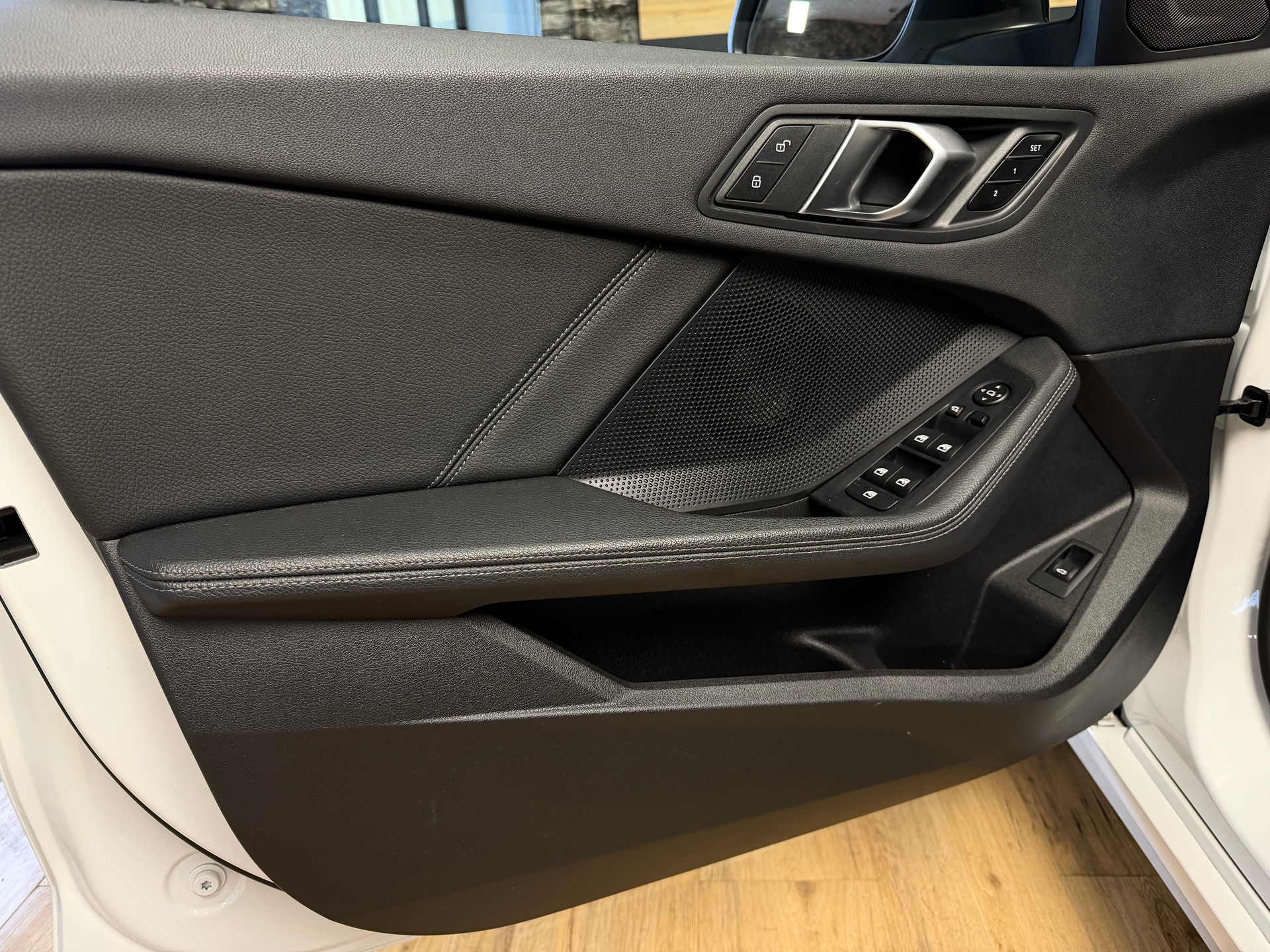 BMW 118i Pure M Sport Steptronic-image-17