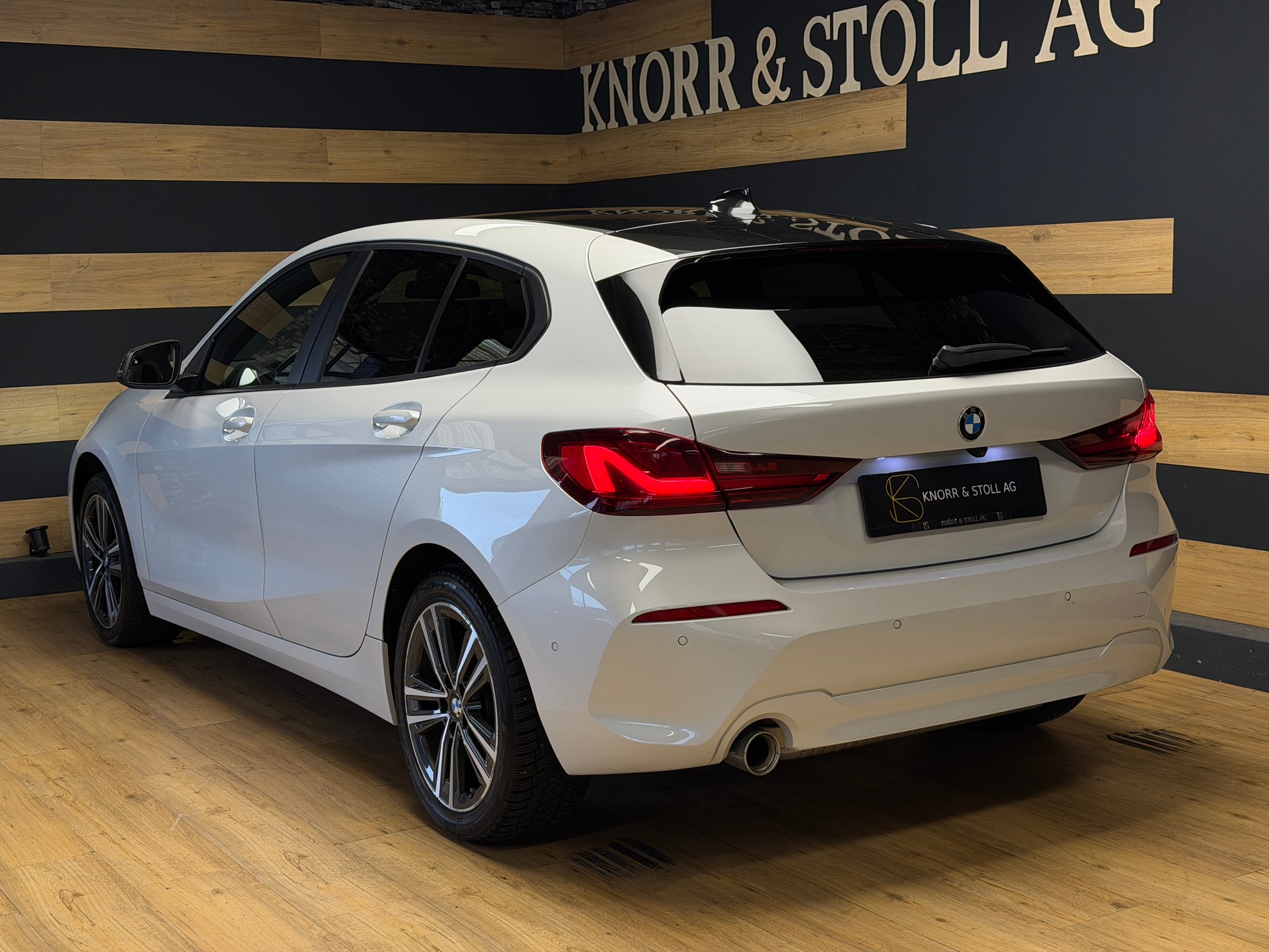 BMW 118i Pure M Sport Steptronic-image-4