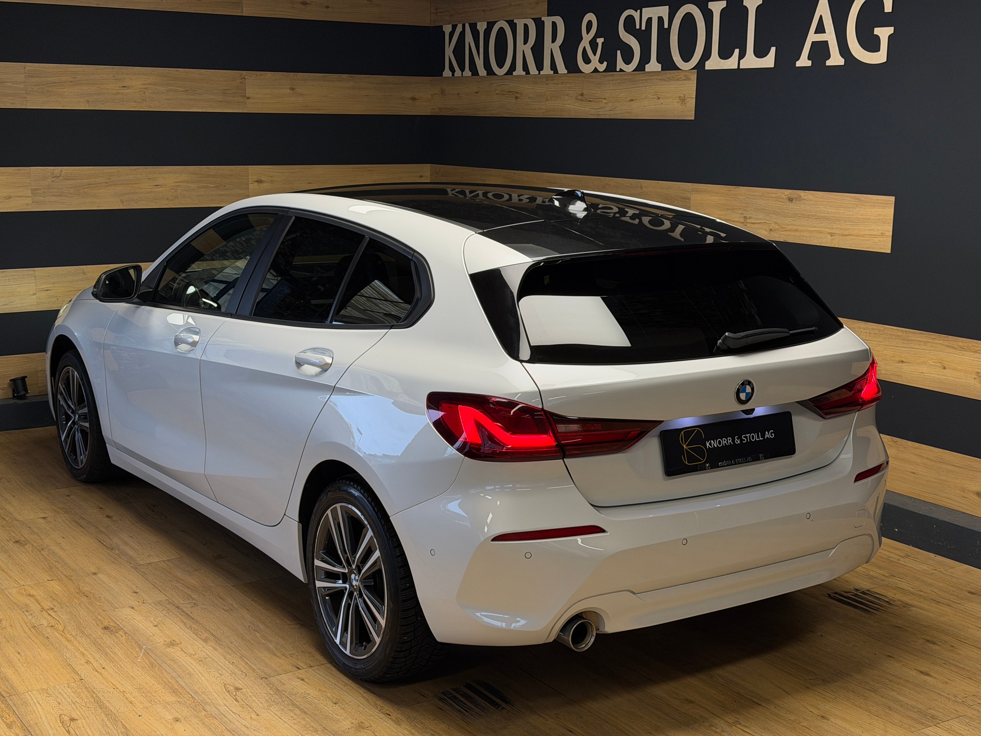 BMW 118i Pure M Sport Steptronic-image-6