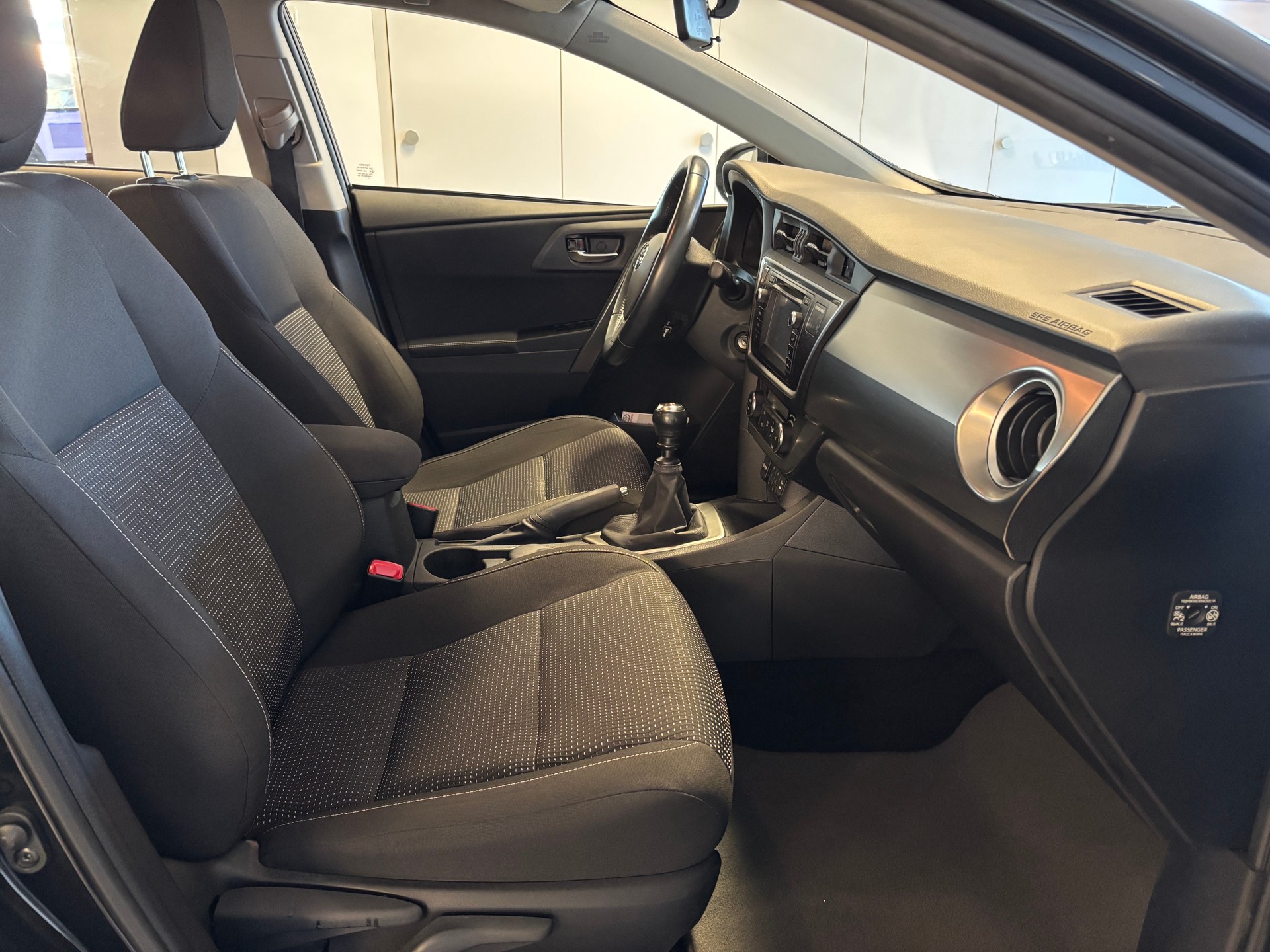 TOYOTA Auris 1.6 Luna-image-8