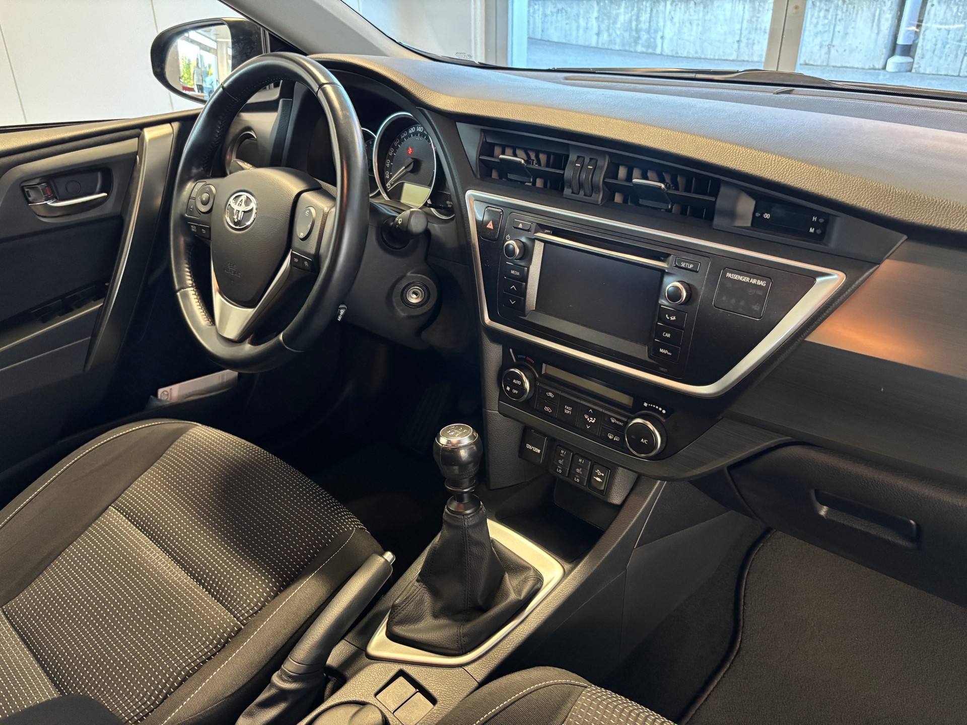 TOYOTA Auris 1.6 Luna-image-7