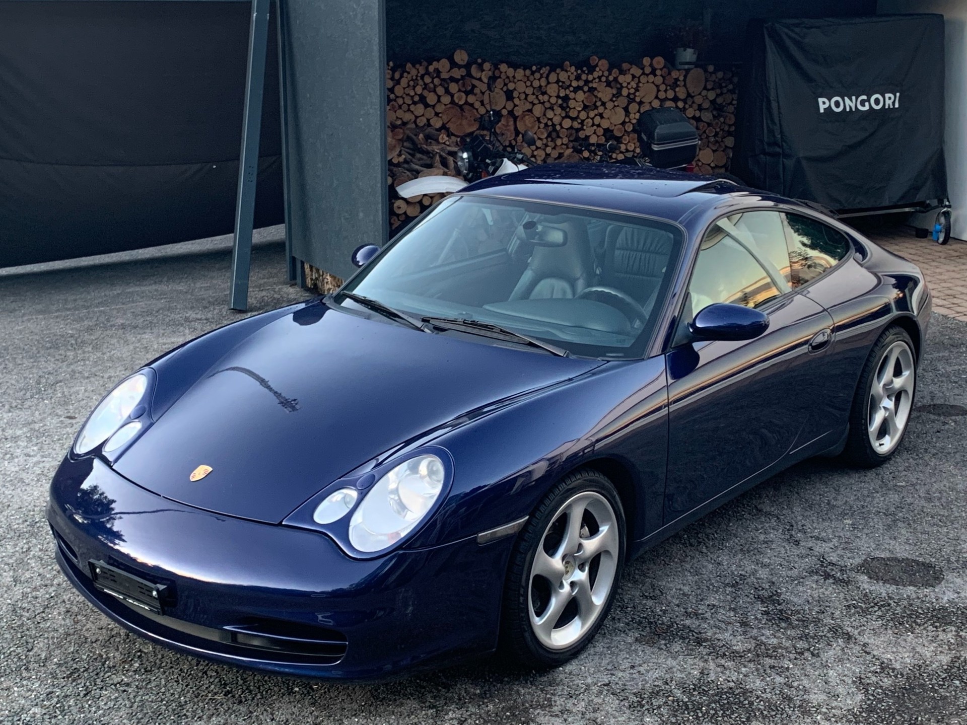 PORSCHE 911 Carrera 4-image-1