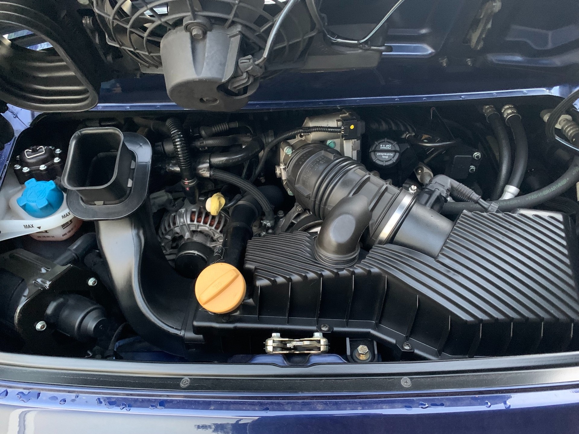 PORSCHE 911 Carrera 4-image-10