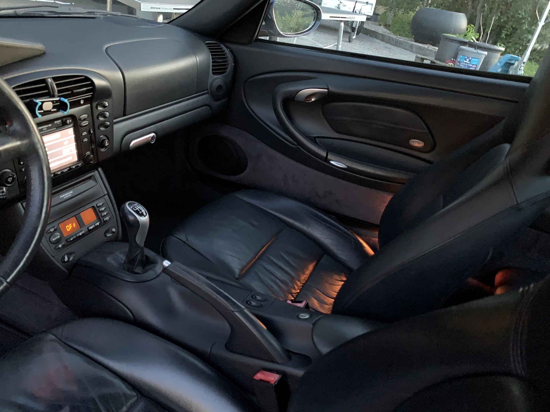 PORSCHE 911 Carrera 4-image-5