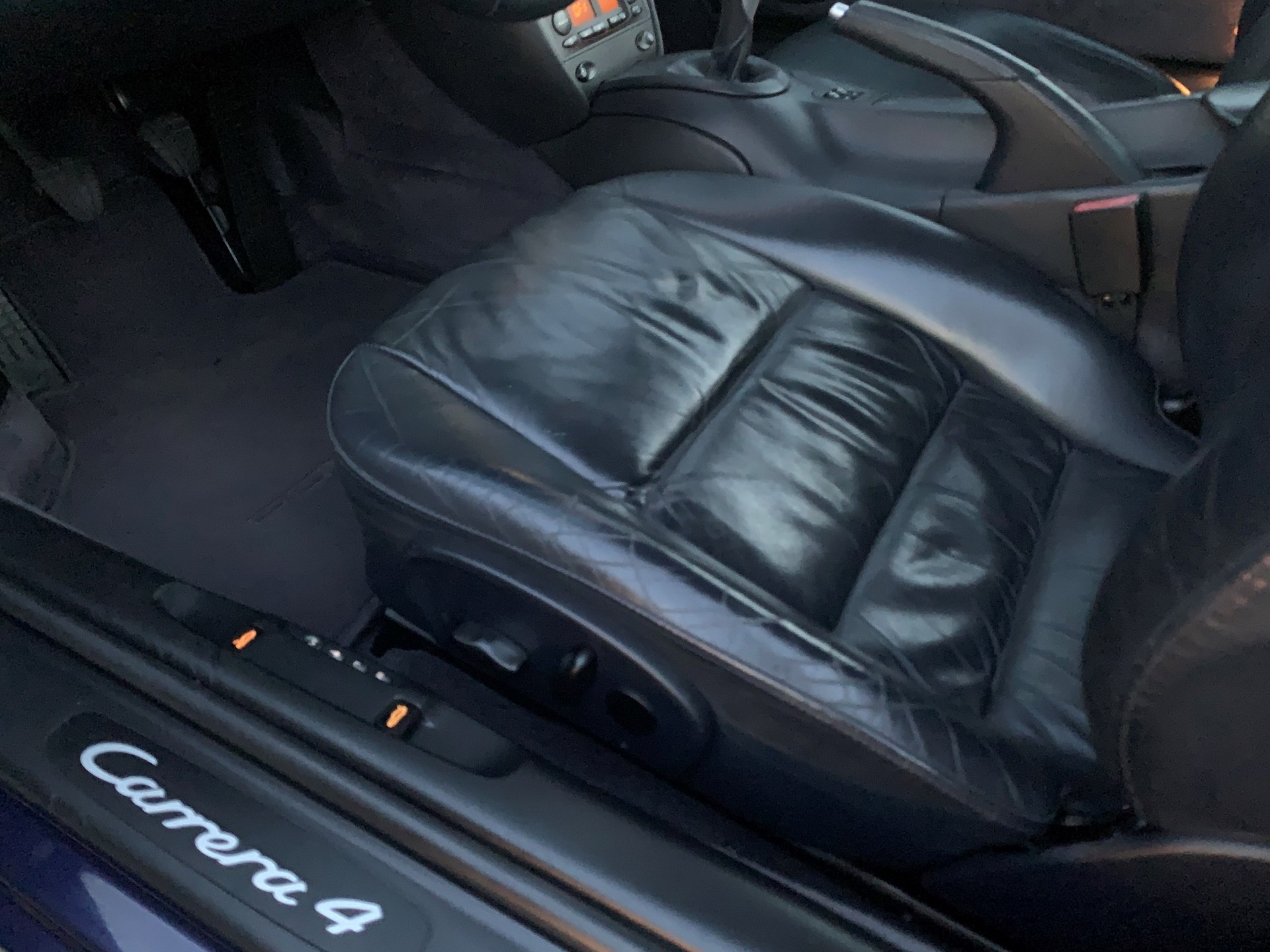PORSCHE 911 Carrera 4-image-7
