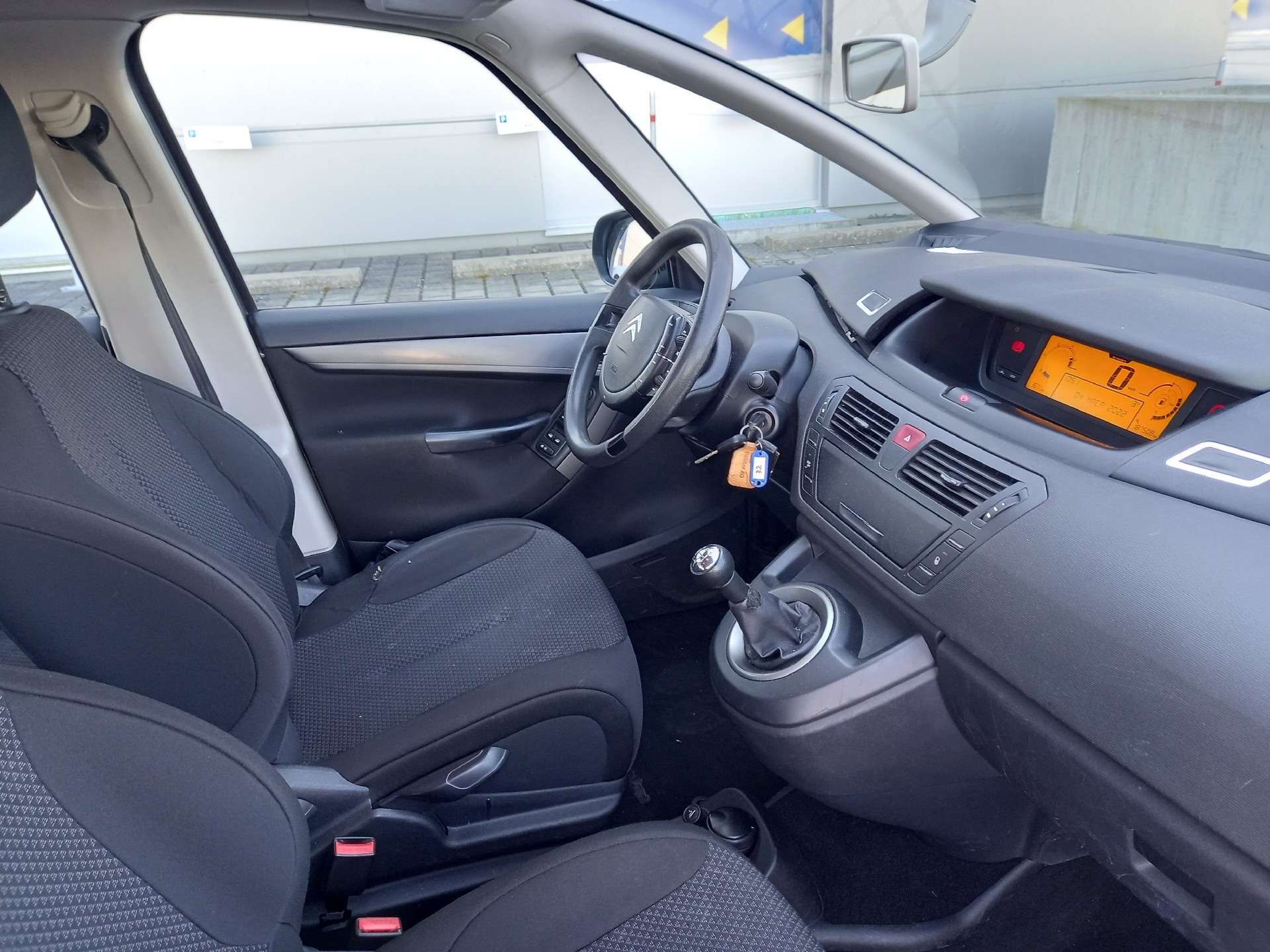 CITROEN Grand C4 Picasso 1.6 HDI 16V Dynamique-image-9