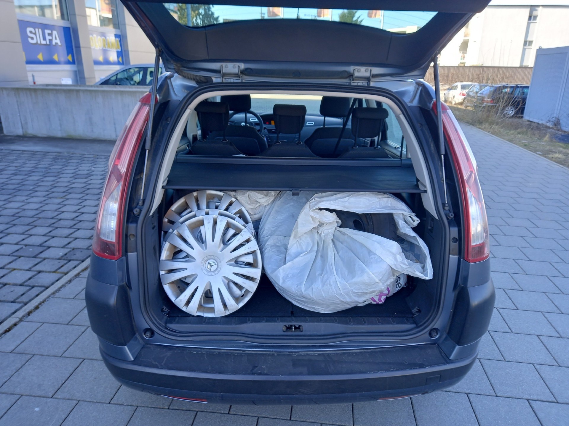 CITROEN Grand C4 Picasso 1.6 HDI 16V Dynamique-image-8