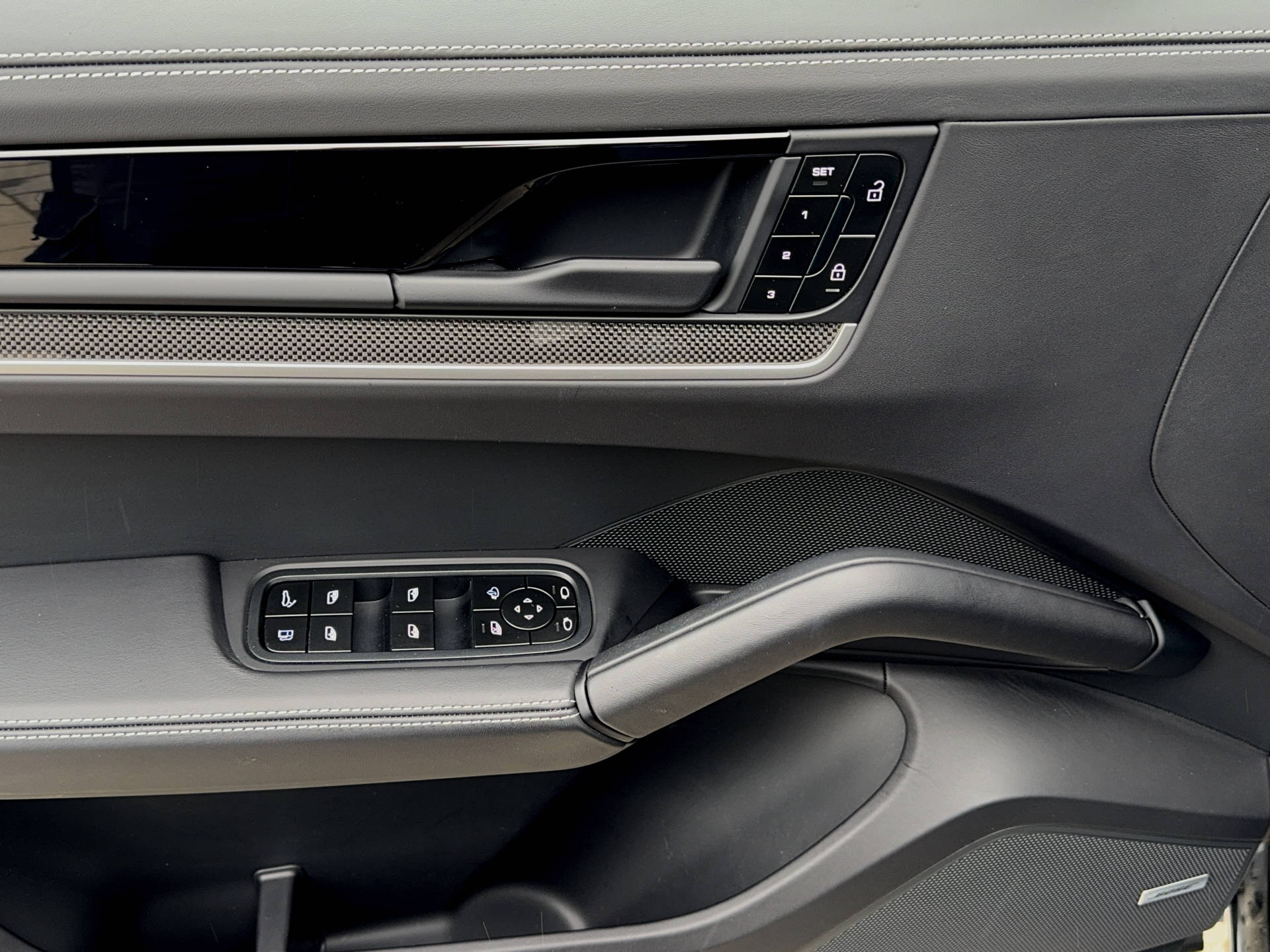 PORSCHE Cayenne S E-Hybrid Coupé-image-8