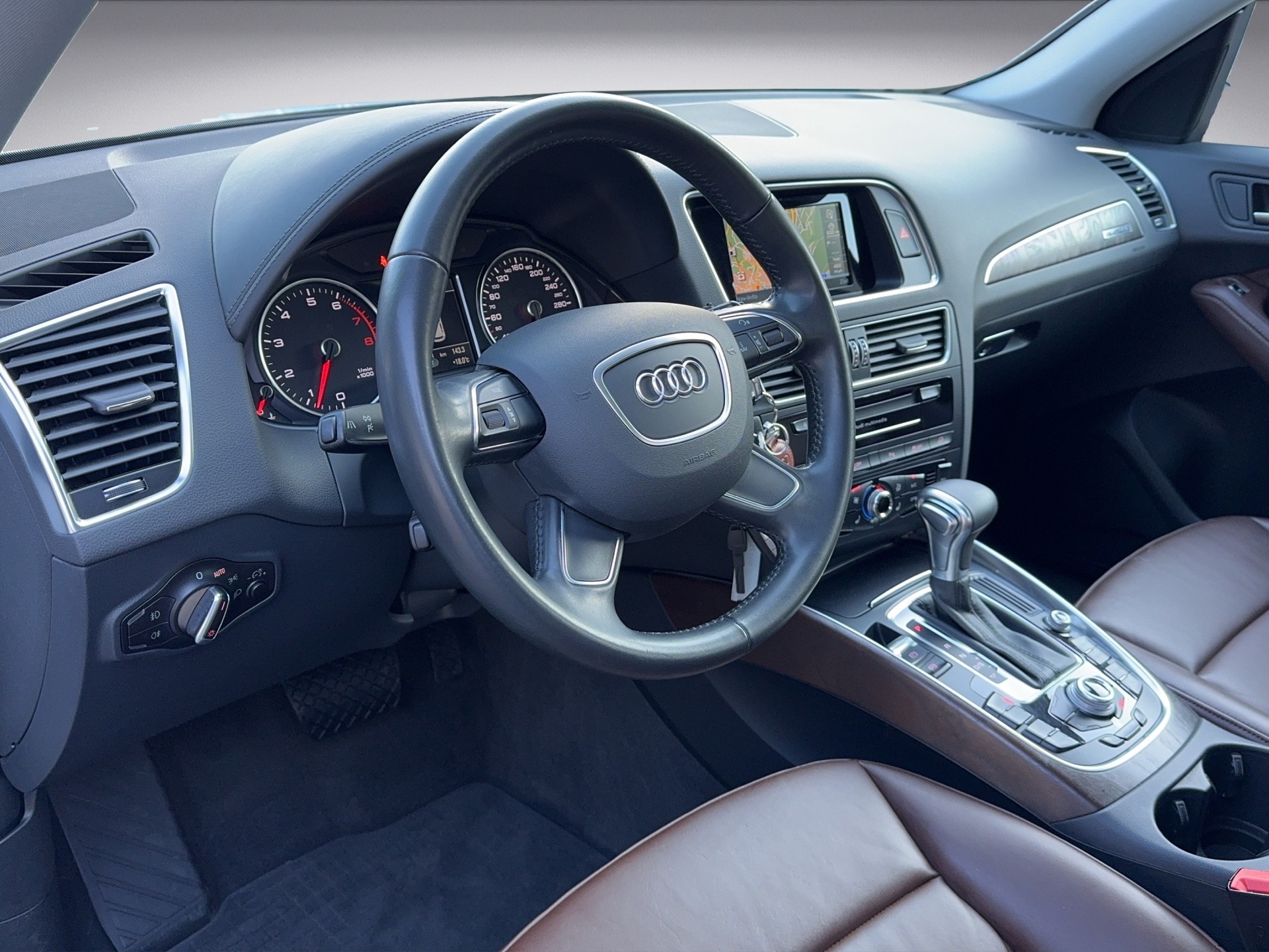AUDI Q5 2.0 TFSI quattro tiptronic-image-8