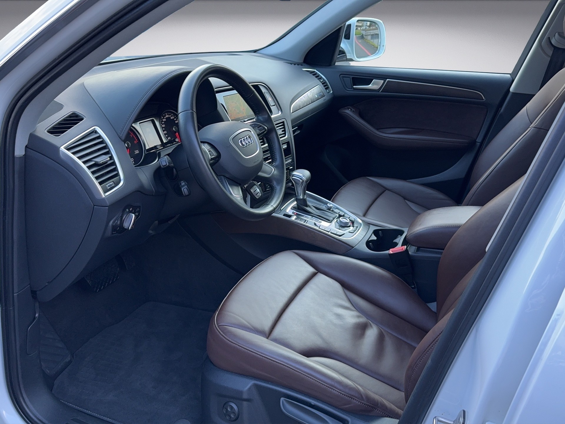 AUDI Q5 2.0 TFSI quattro tiptronic-image-9