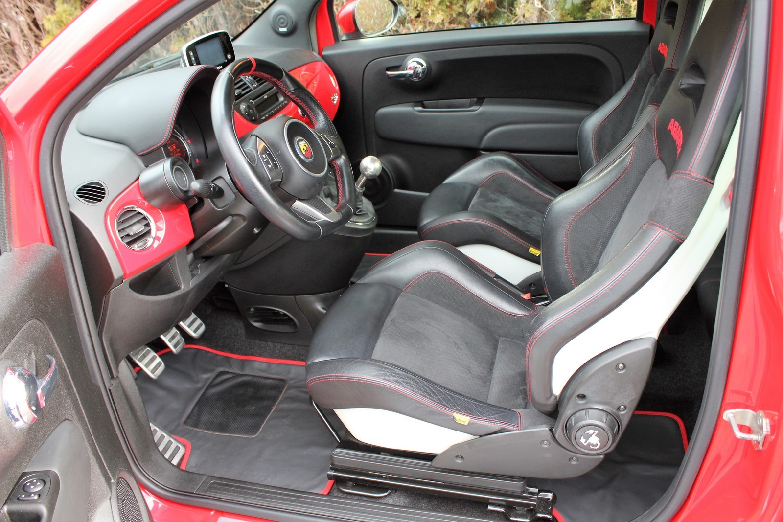 FIAT 500 1.4 16V Turbo Abarth 695 SS Ferrari Dealer Edition-image-10